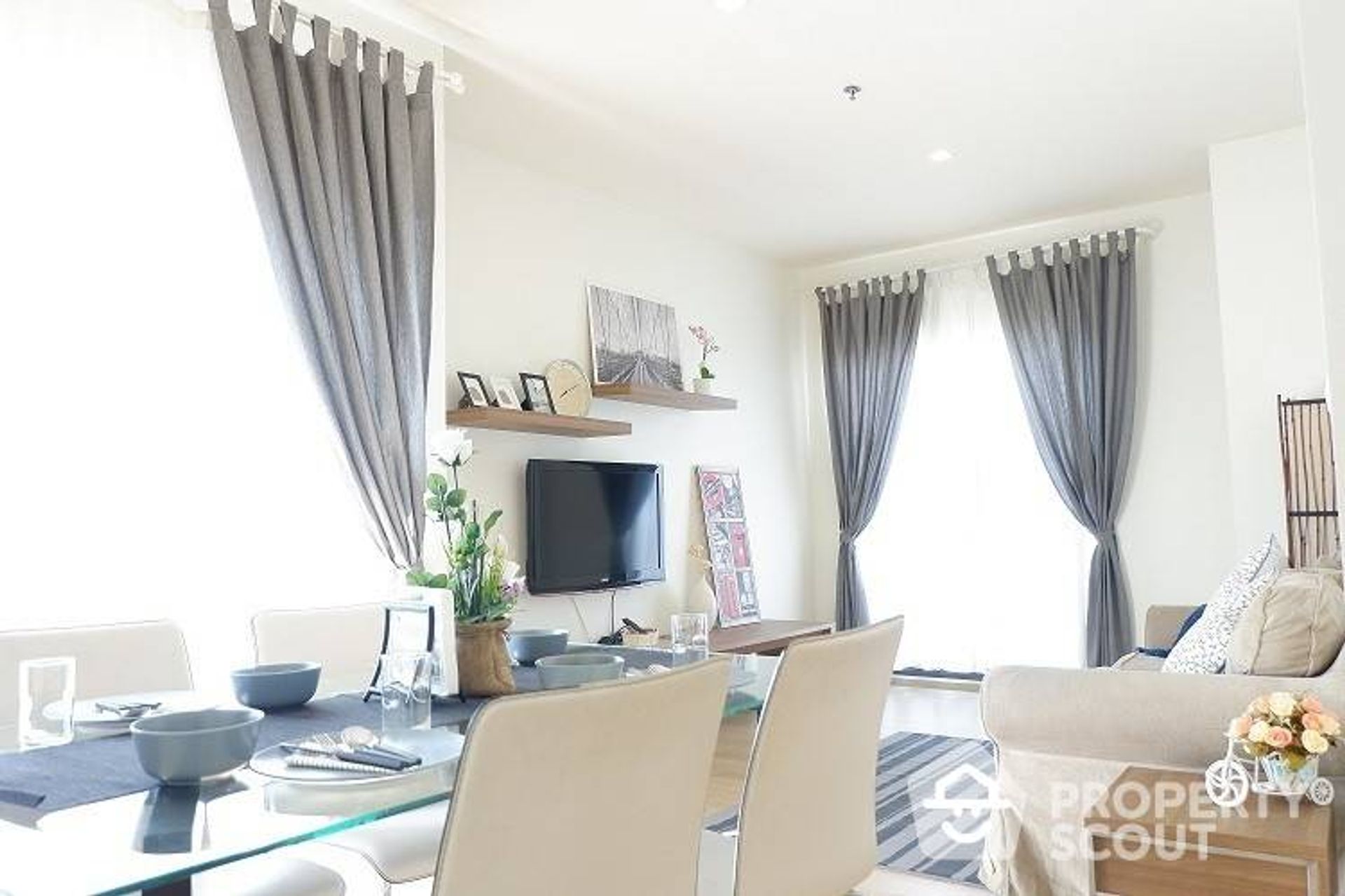 Condominium in Khlong Toei, Krung Thep Maha Nakhon 11951136