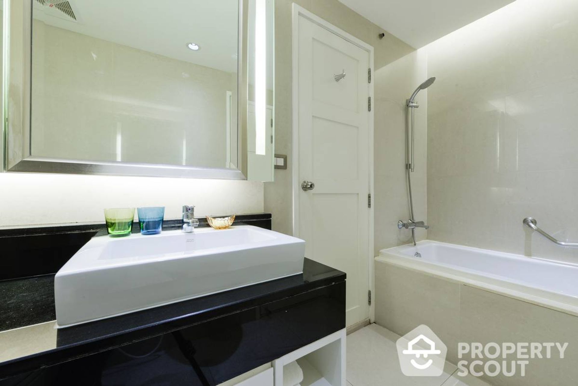 Condominium in Pathum Wan, Krung Thep Maha Nakhon 11951318