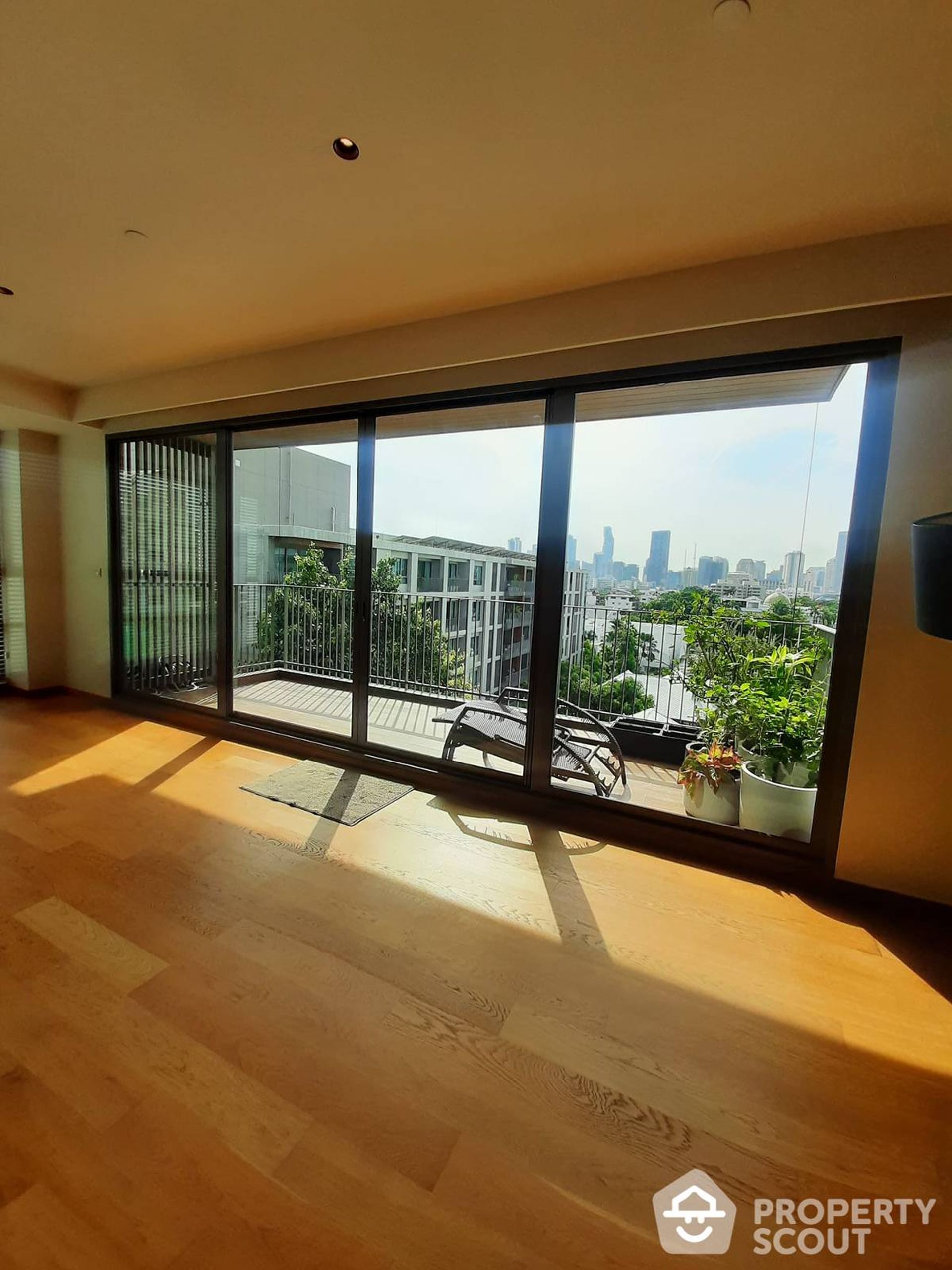 Condominium in Ban Bang Krabueang, Samut Prakan 11951403