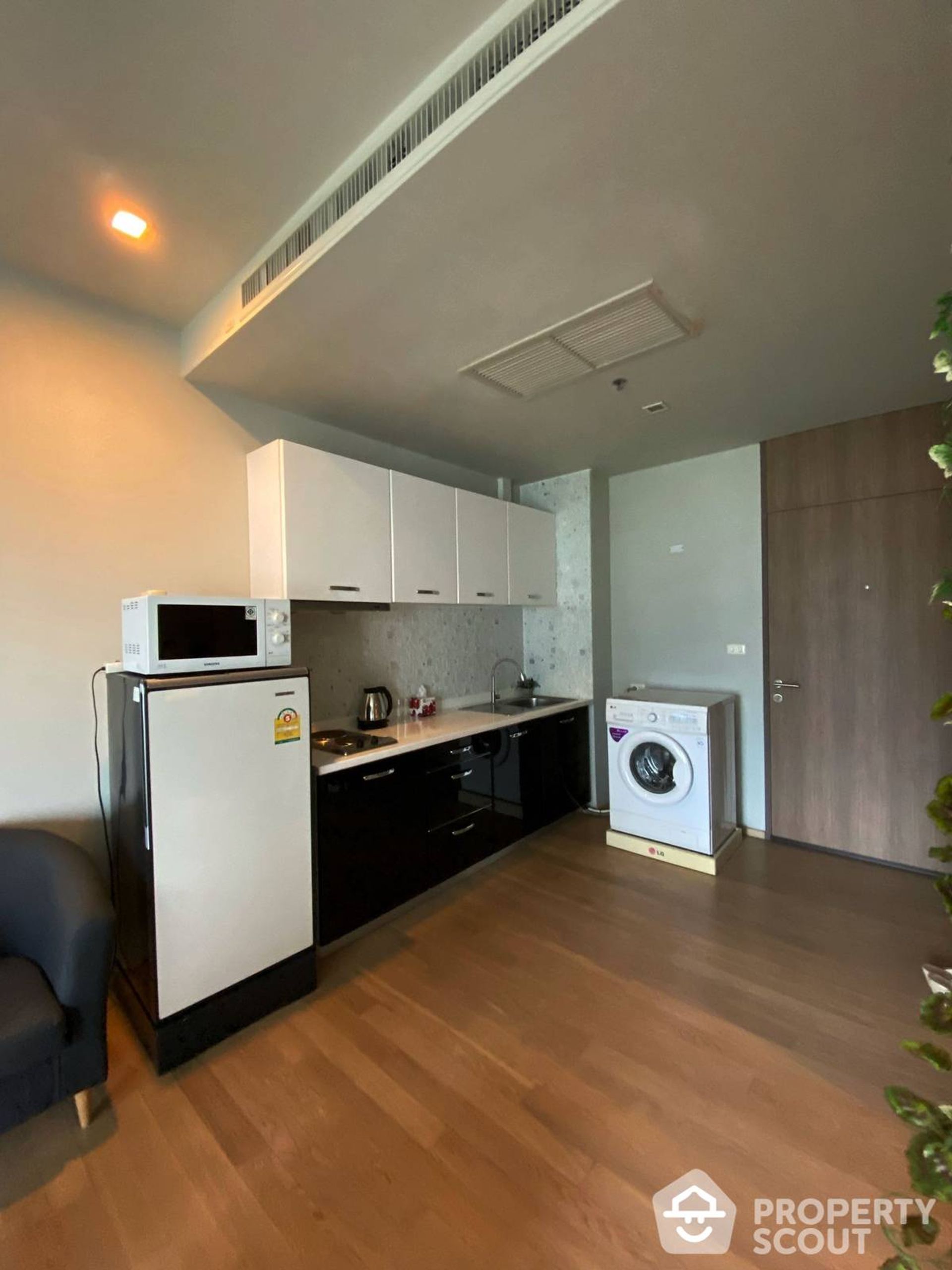 Condominium in Khlong Toei, Krung Thep Maha Nakhon 11952048