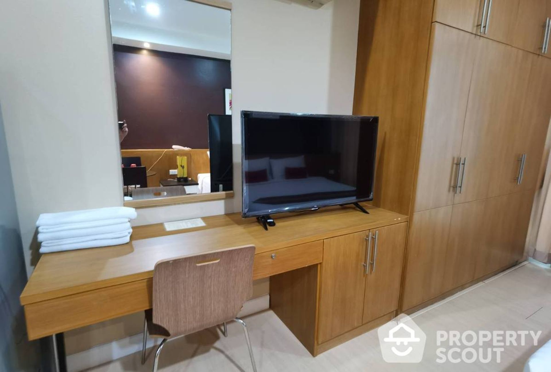 Condominium in Bang Rak, Krung Thep Maha Nakhon 11952217