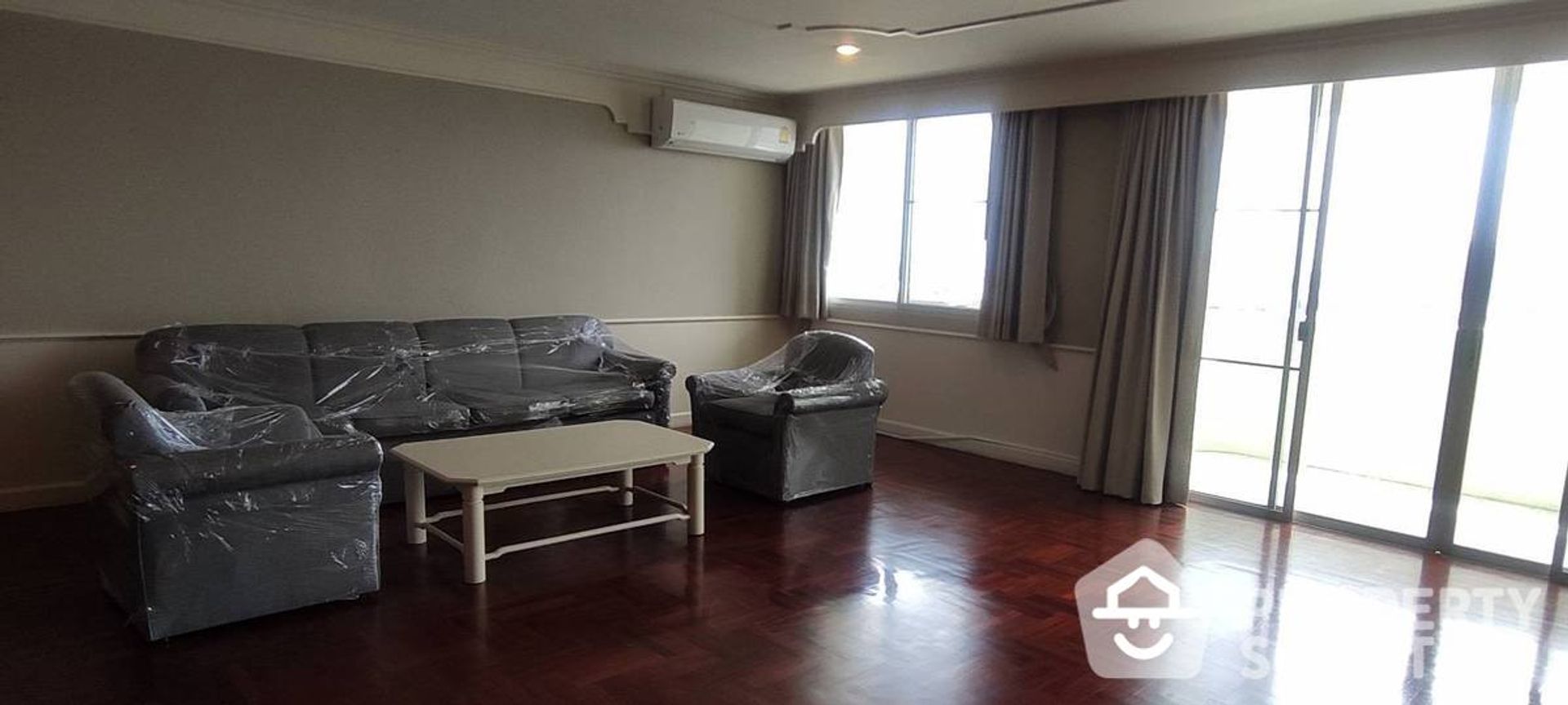 Condominium in Watthana, Krung Thep Maha Nakhon 11952229