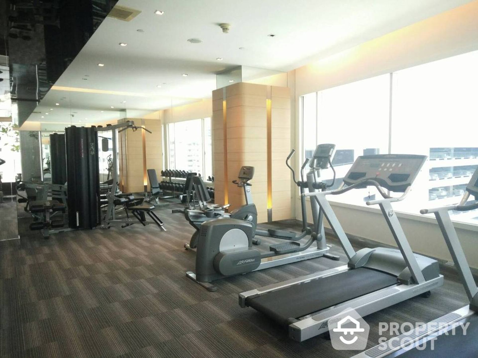 Condominium in Khlong Toei, Krung Thep Maha Nakhon 11952240