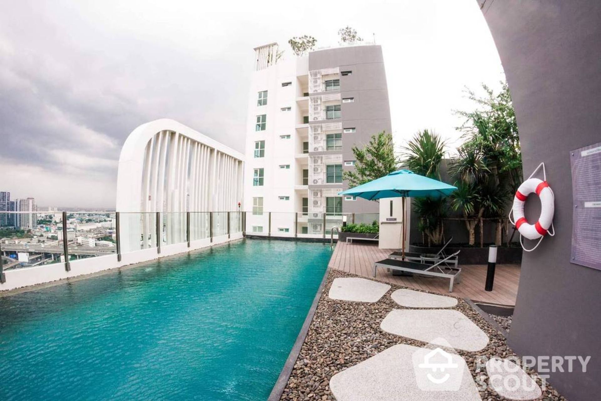 Condominium in Phra Khanong, Krung Thep Maha Nakhon 11952501