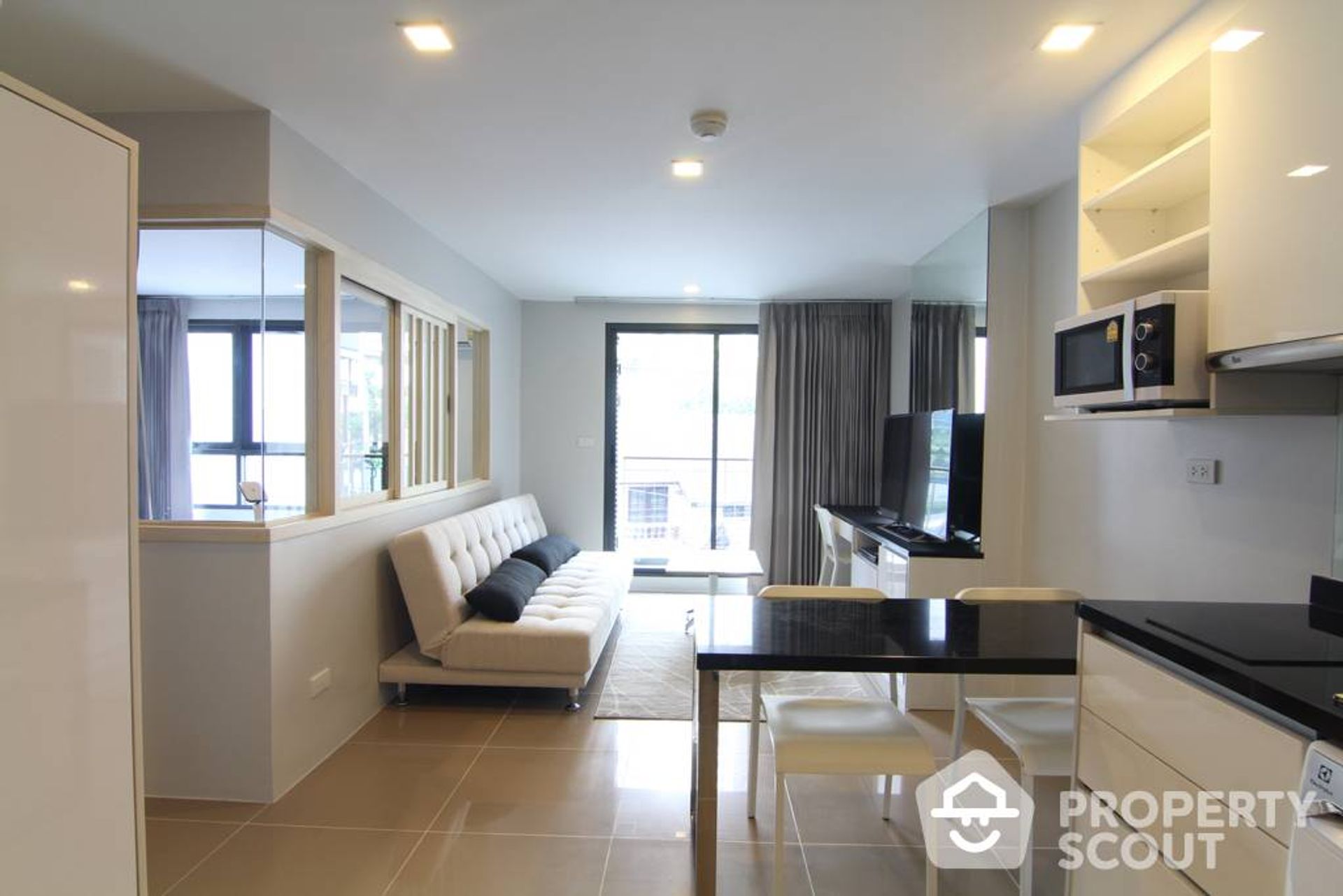 Condominium in Khlong Toei, Krung Thep Maha Nakhon 11952954