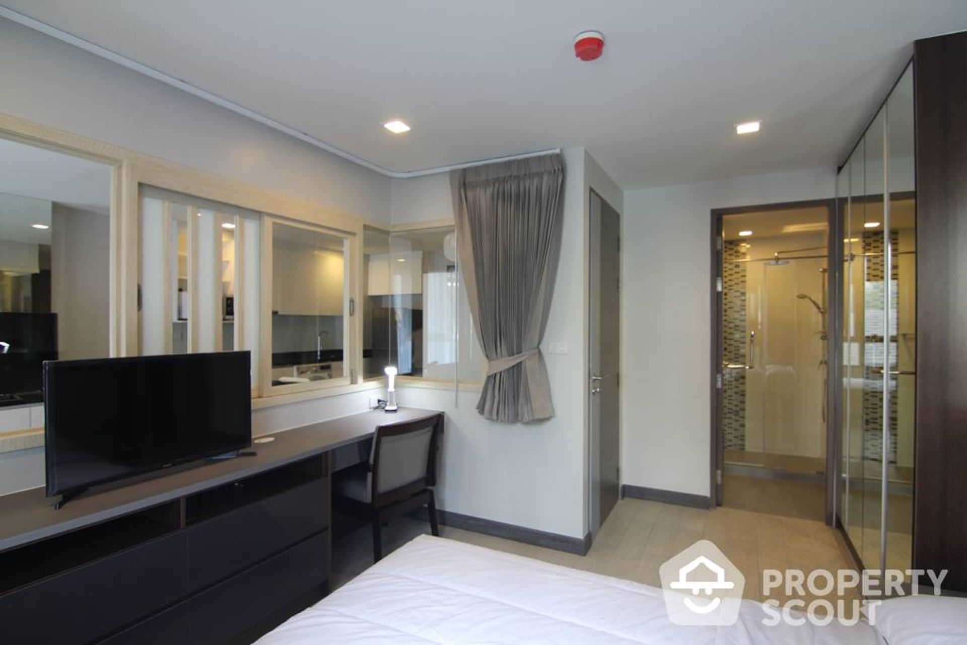 Condominium in Khlong Toei, Krung Thep Maha Nakhon 11952954