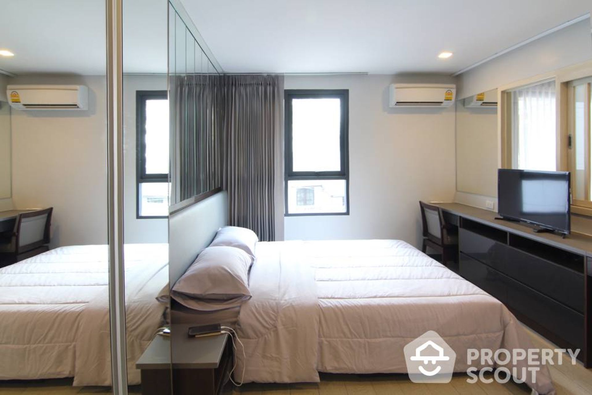 Condominium in Khlong Toei, Krung Thep Maha Nakhon 11952954