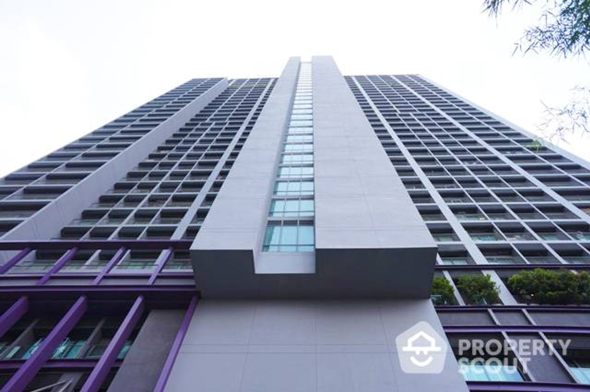 Condominium in Khlong Toei, Krung Thep Maha Nakhon 11952980