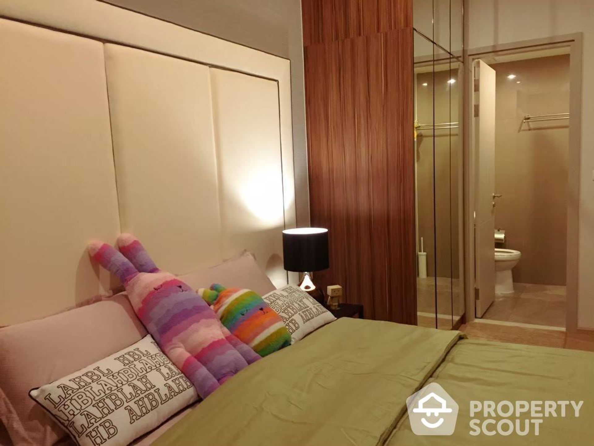 Condominium in Watthana, Krung Thep Maha Nakhon 11952986