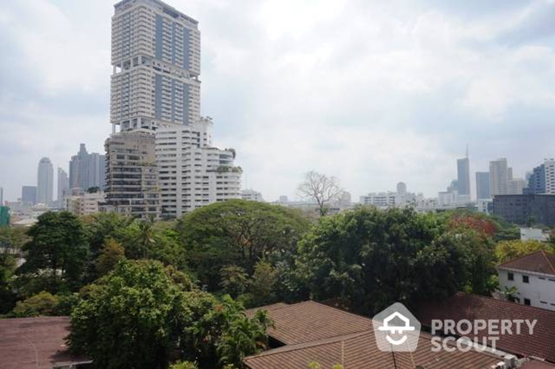 Condominium in Khlong Toei, Krung Thep Maha Nakhon 11953064