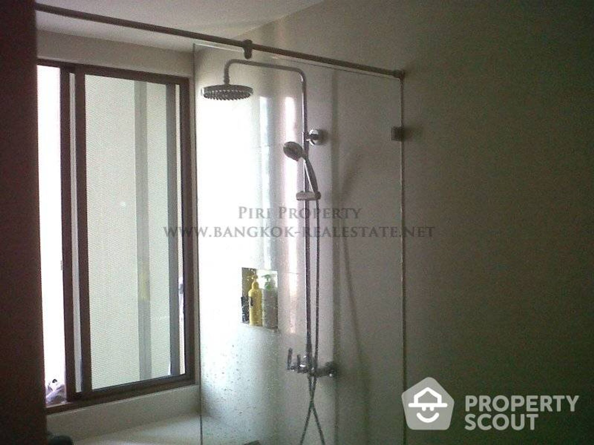 Condominio en Khlong Toei, Krung Thep Maha Nakhon 11953113