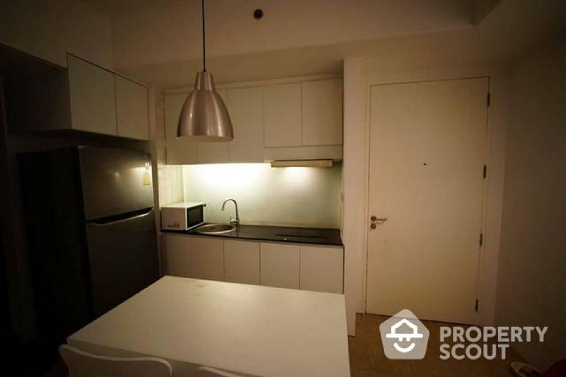 Condominium in Sathon, Krung Thep Maha Nakhon 11953138