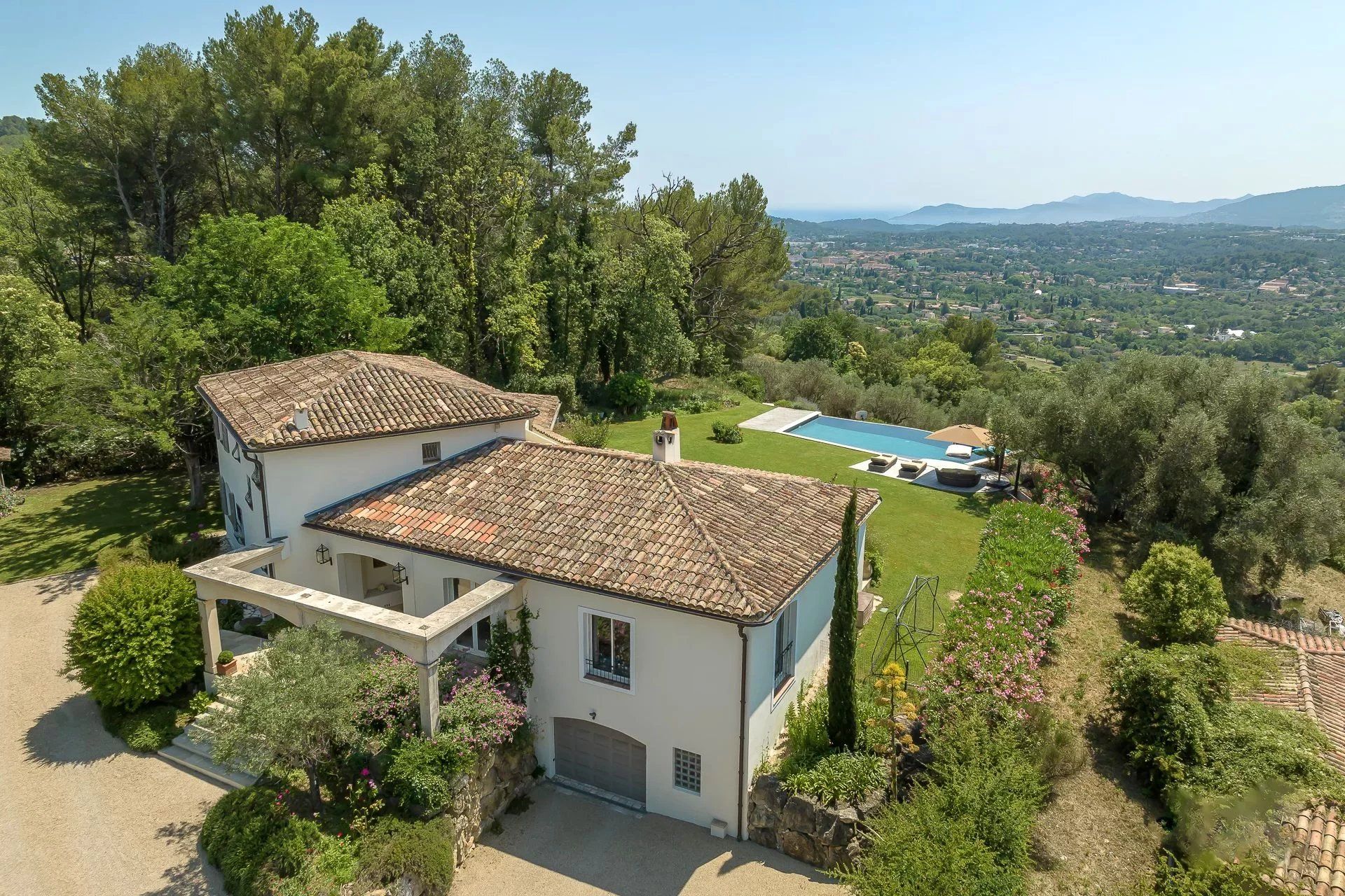 House in Grasse, Provence-Alpes-Côte d'Azur 11954882