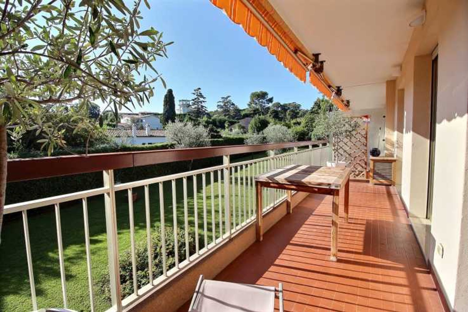 Condominium in Antibes, Provence-Alpes-Cote d'Azur 11956505