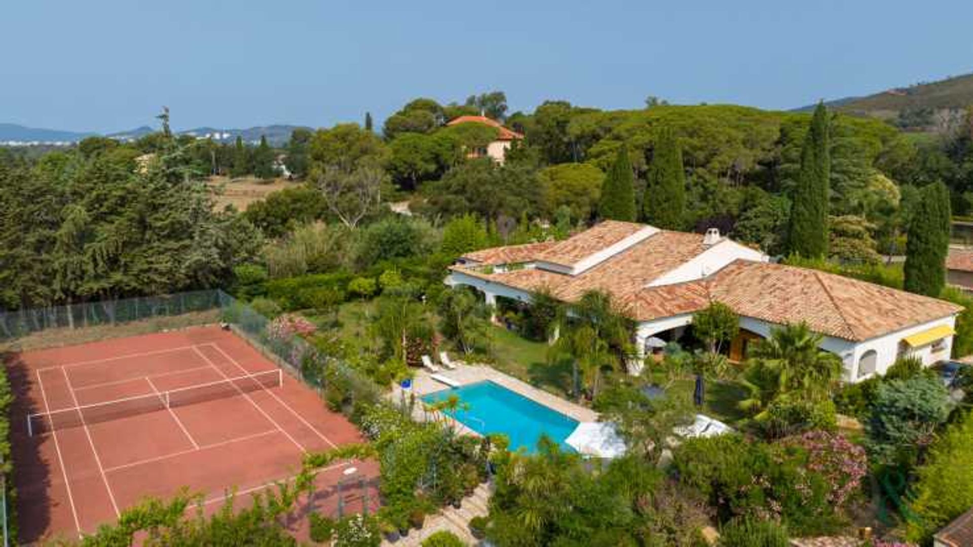 жилой дом в La Londe-les-Maures, Provence-Alpes-Cote d'Azur 11956516