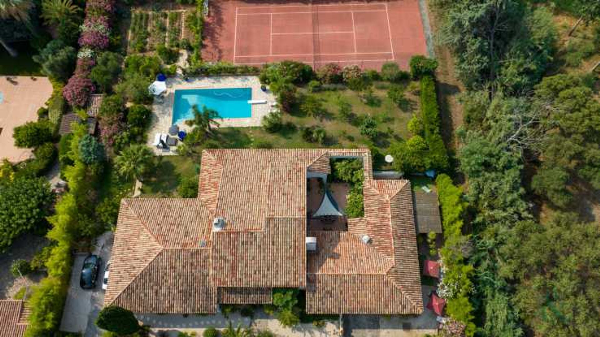 Будинок в La Londe-les-Maures, Provence-Alpes-Côte d'Azur 11956516