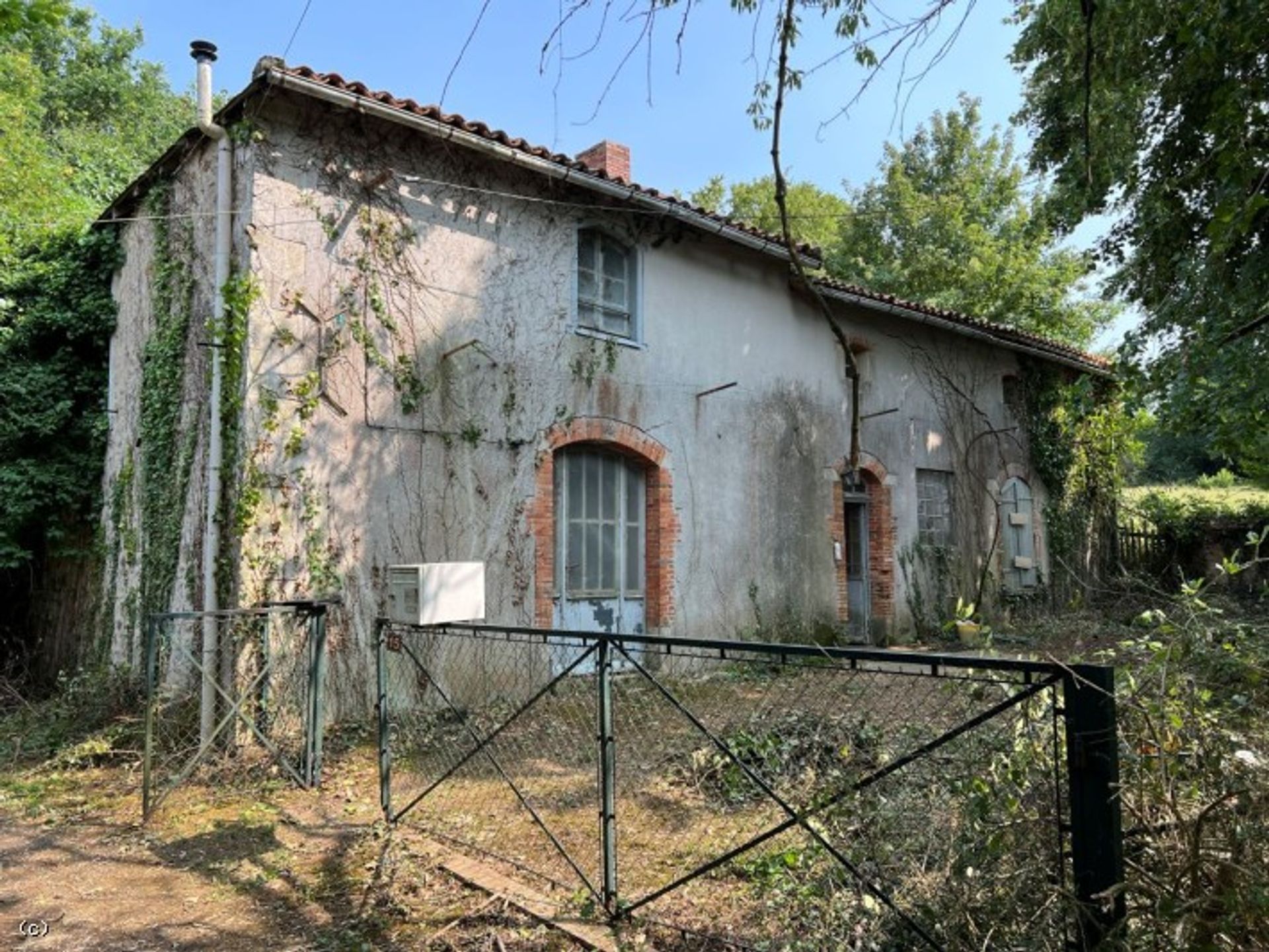 Hus i Nanteuil-en-Vallee, Nouvelle-Aquitaine 11957857