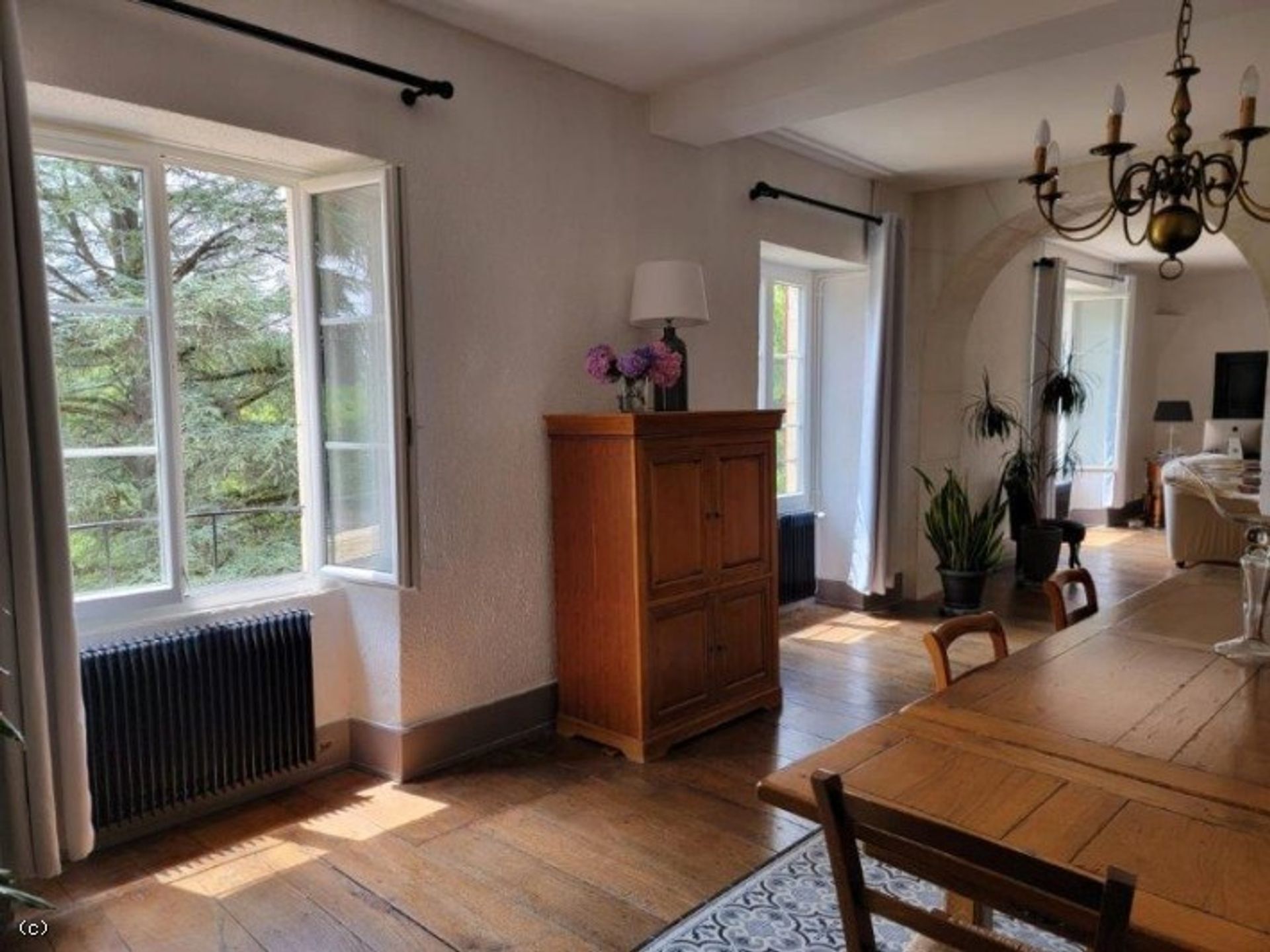 Будинок в Nanteuil-en-Vallée, Nouvelle-Aquitaine 11957896