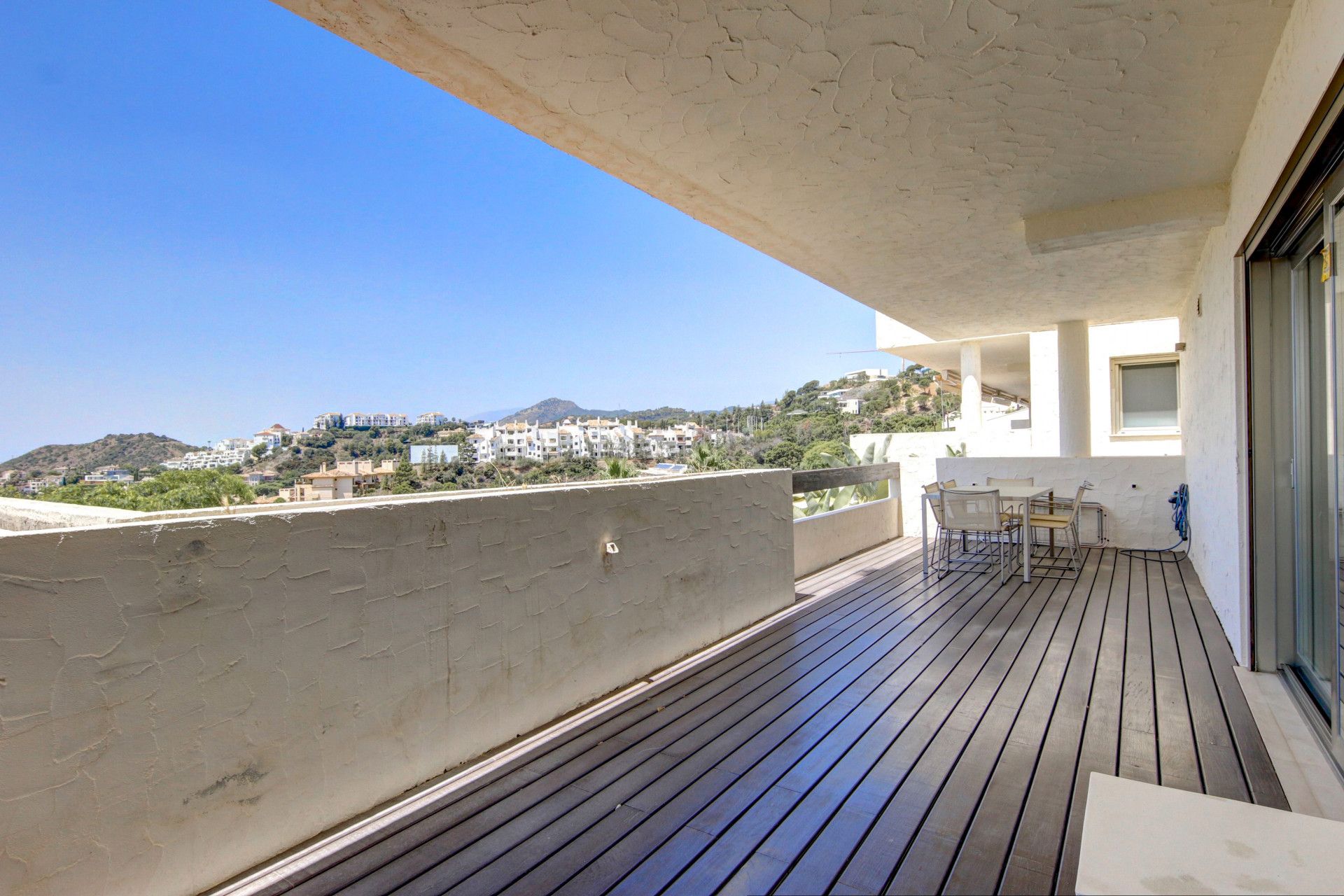 Condominium in Benahavis, Andalusia 11957992