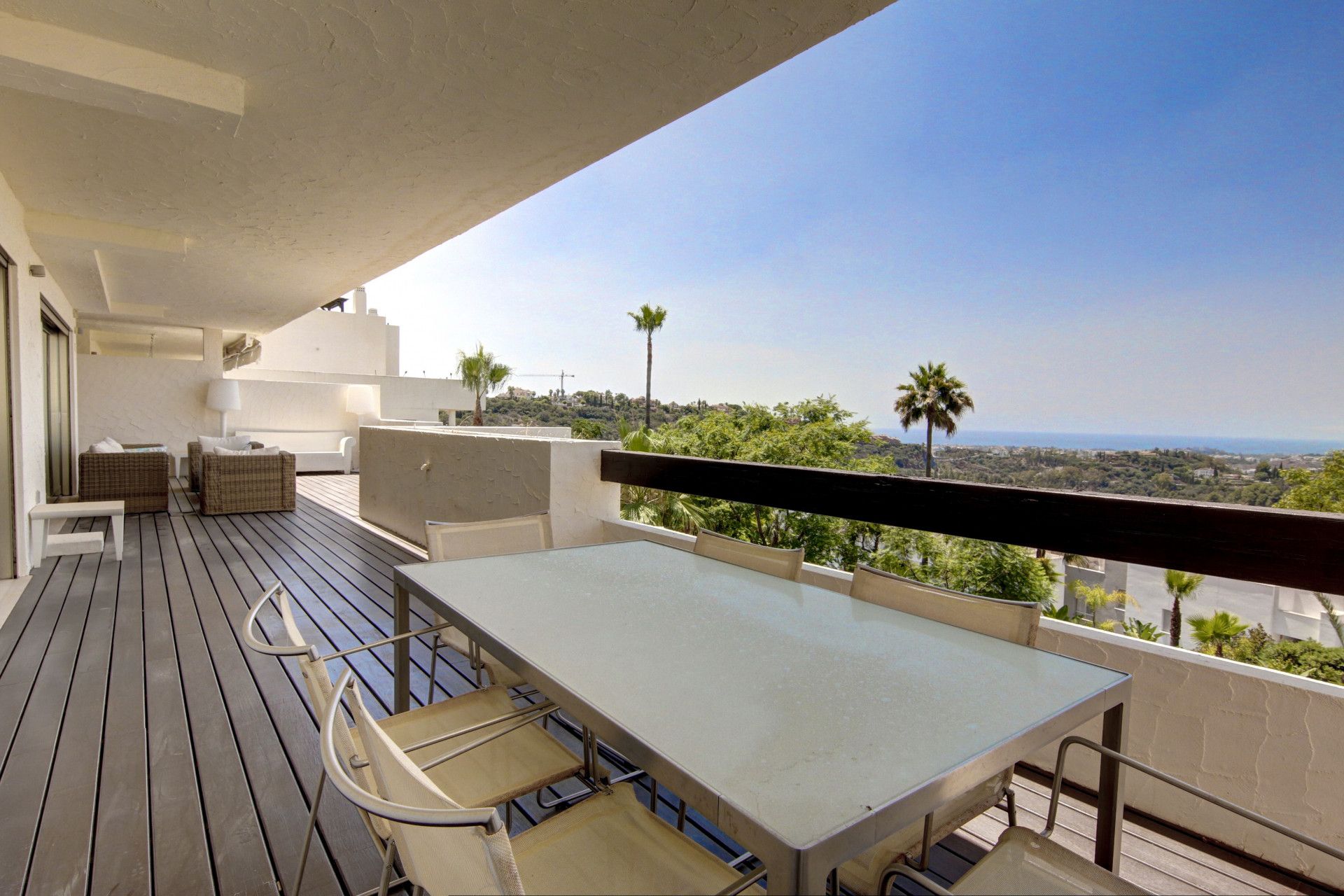 Condominium in Benahavis, Andalusia 11957992