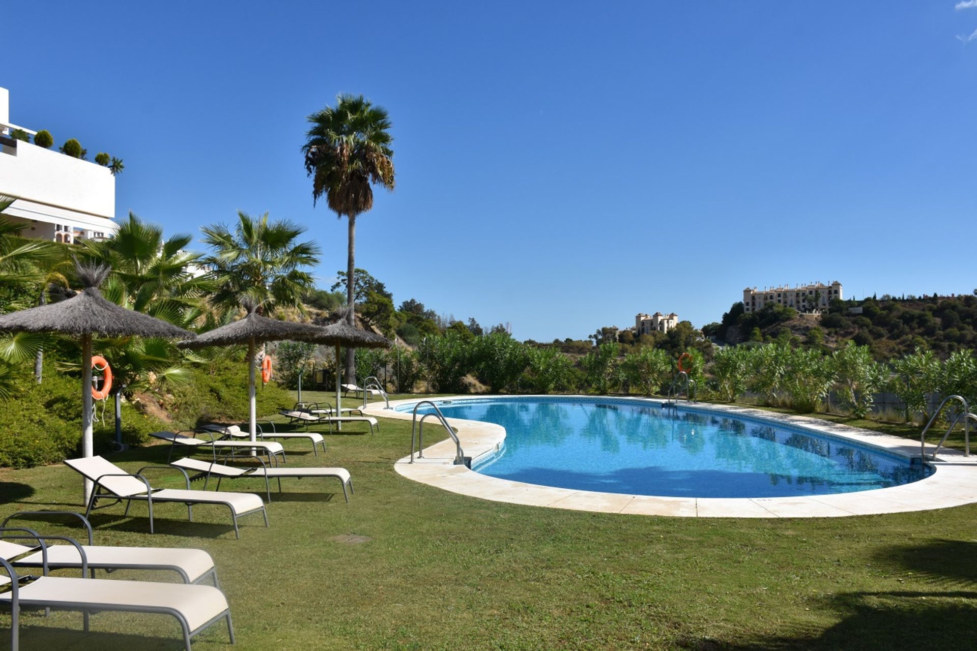 Condominium in Benahavis, Andalusia 11957992