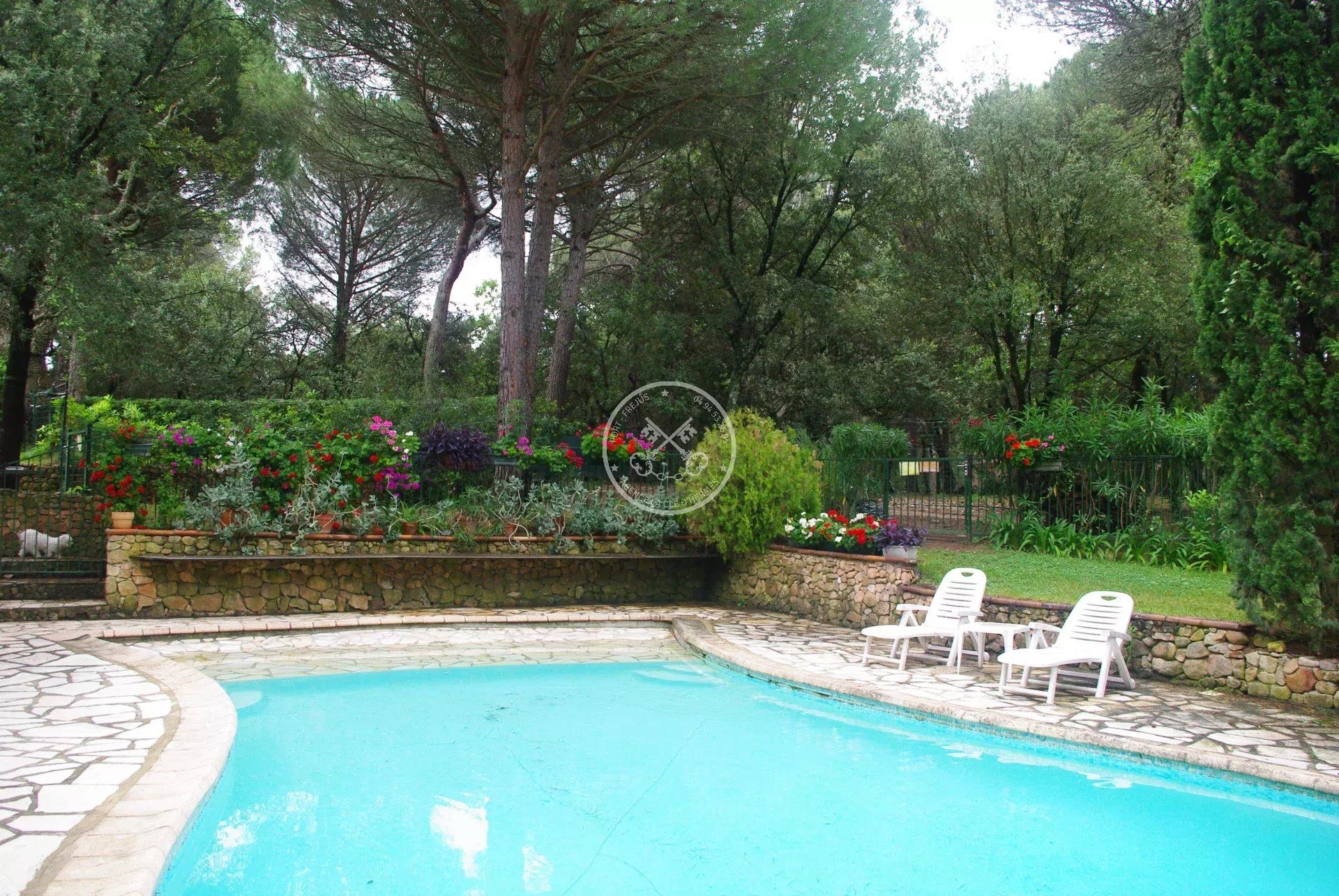 Rumah di Roquebrune-sur-Argens, Provence-Alpes-Cote d'Azur 11964579