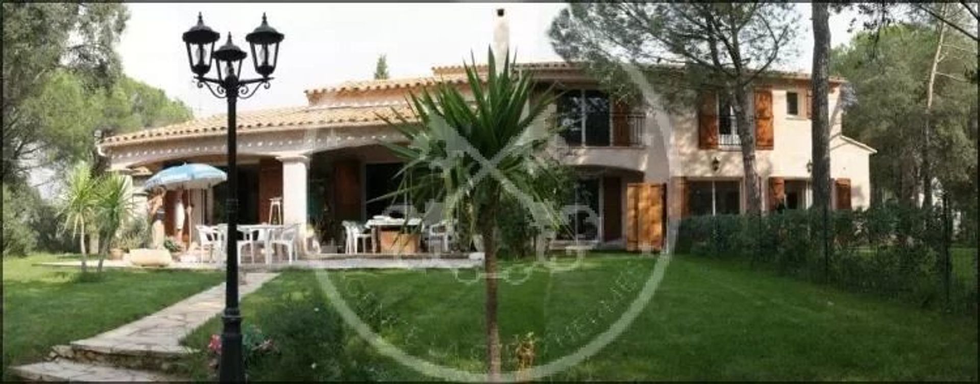 Rumah di Roquebrune-sur-Argens, Var 11964579