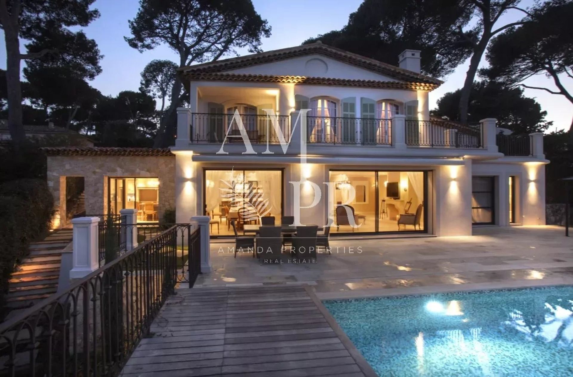 House in Antibes, Provence-Alpes-Cote d'Azur 11964972