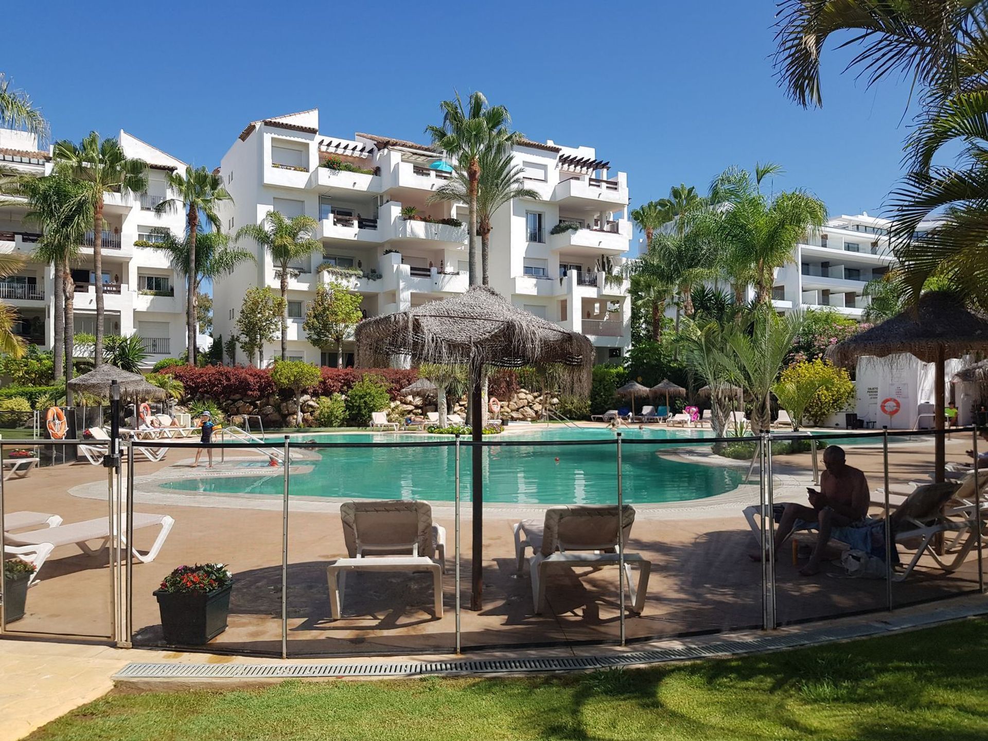 Condominium in Benahavis, Andalusia 11966000