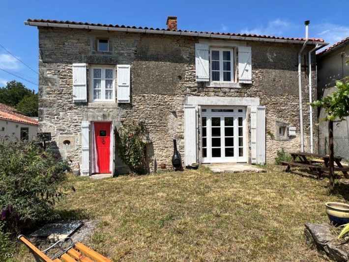 Hus i Champagne-Mouton, Nouvelle-Aquitaine 11968293
