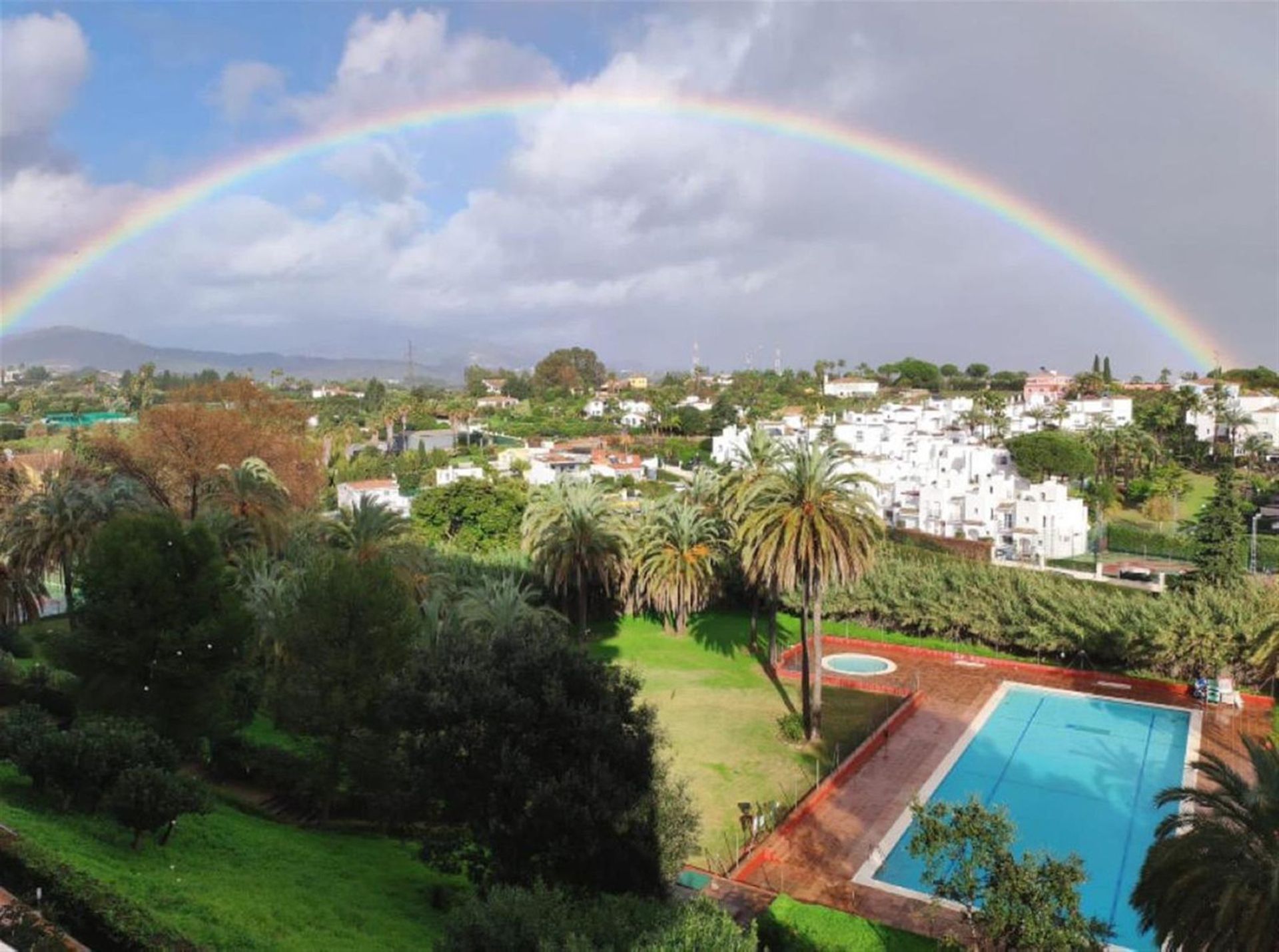 Condominium in Estepona, Andalucía 11968903