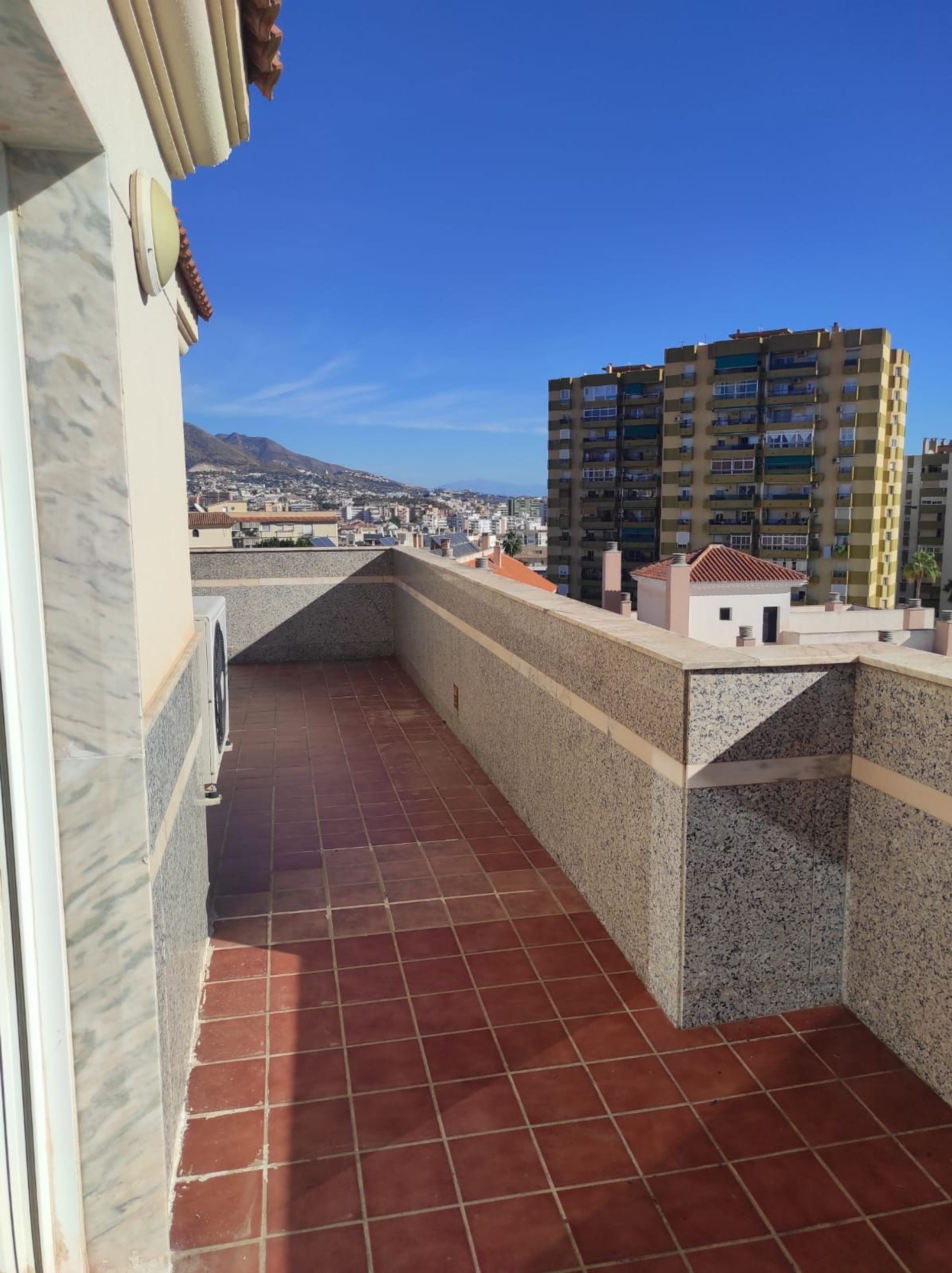 Квартира в Fuengirola, Andalucía 11969019