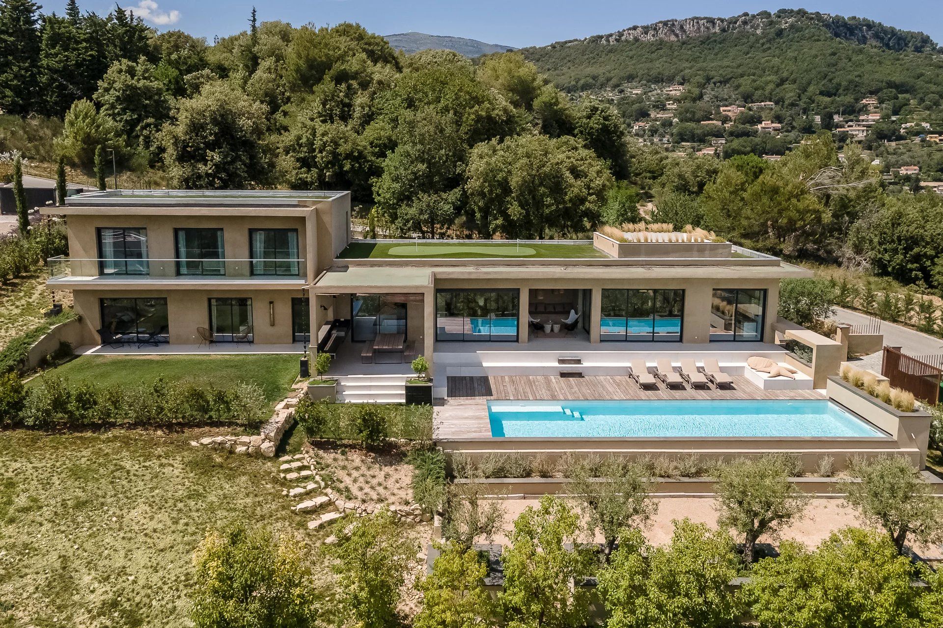 Talo sisään Chateauneuf-Grasse, Provence-Alpes-Cote d'Azur 11971377