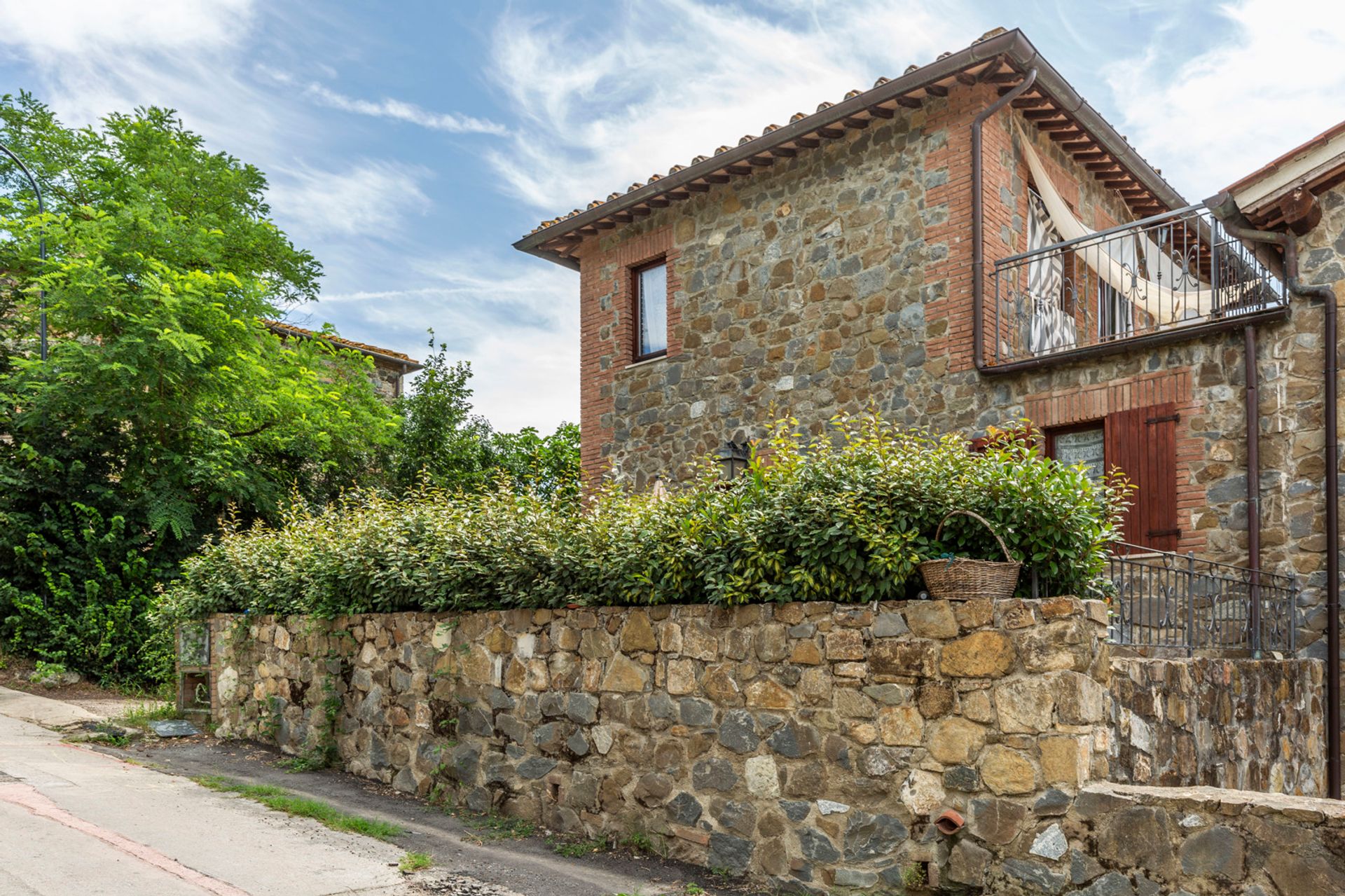 Condominium in Murlo, Tuscany 11971917