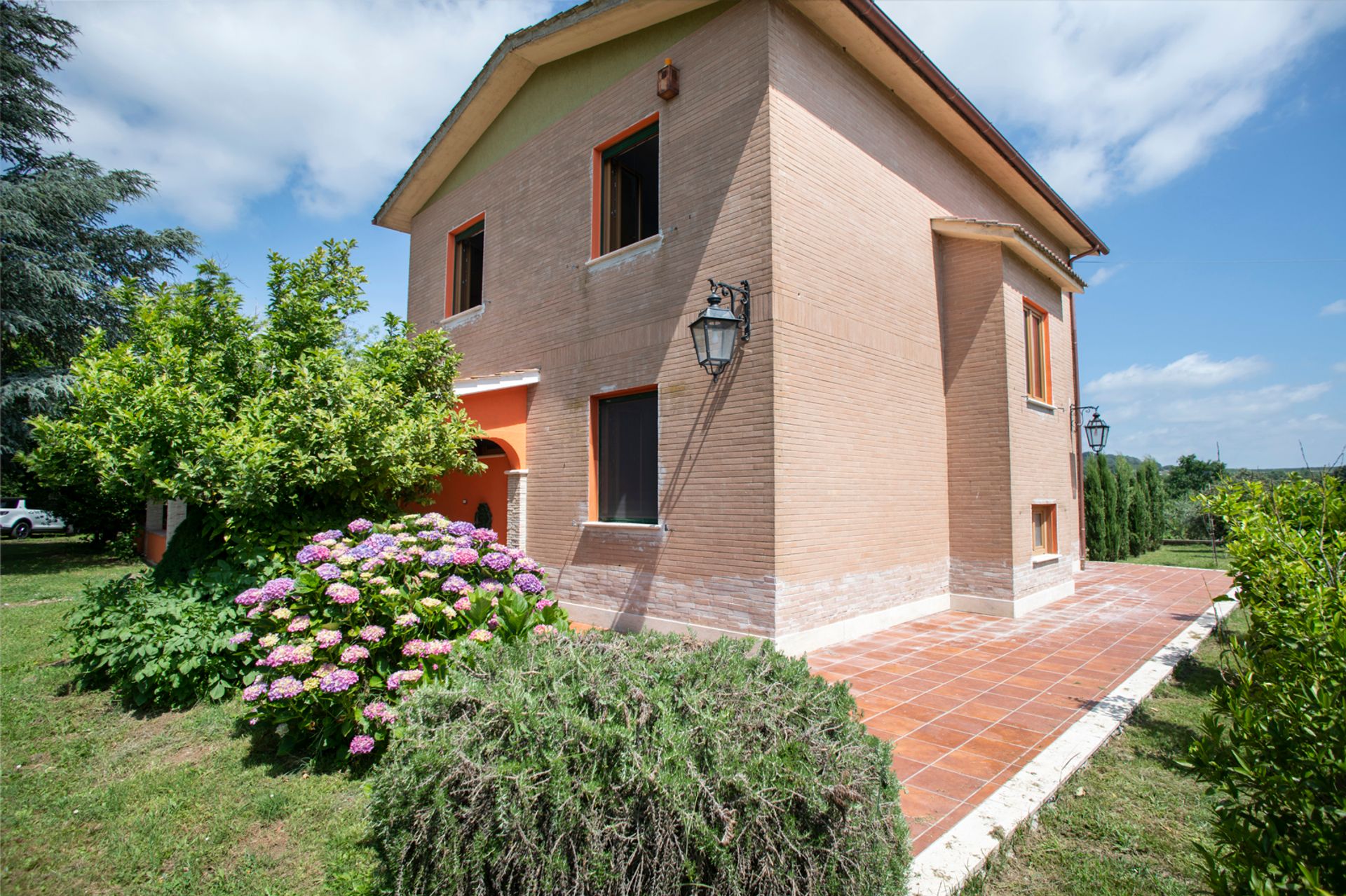 House in Sutri, Lazio 11971919