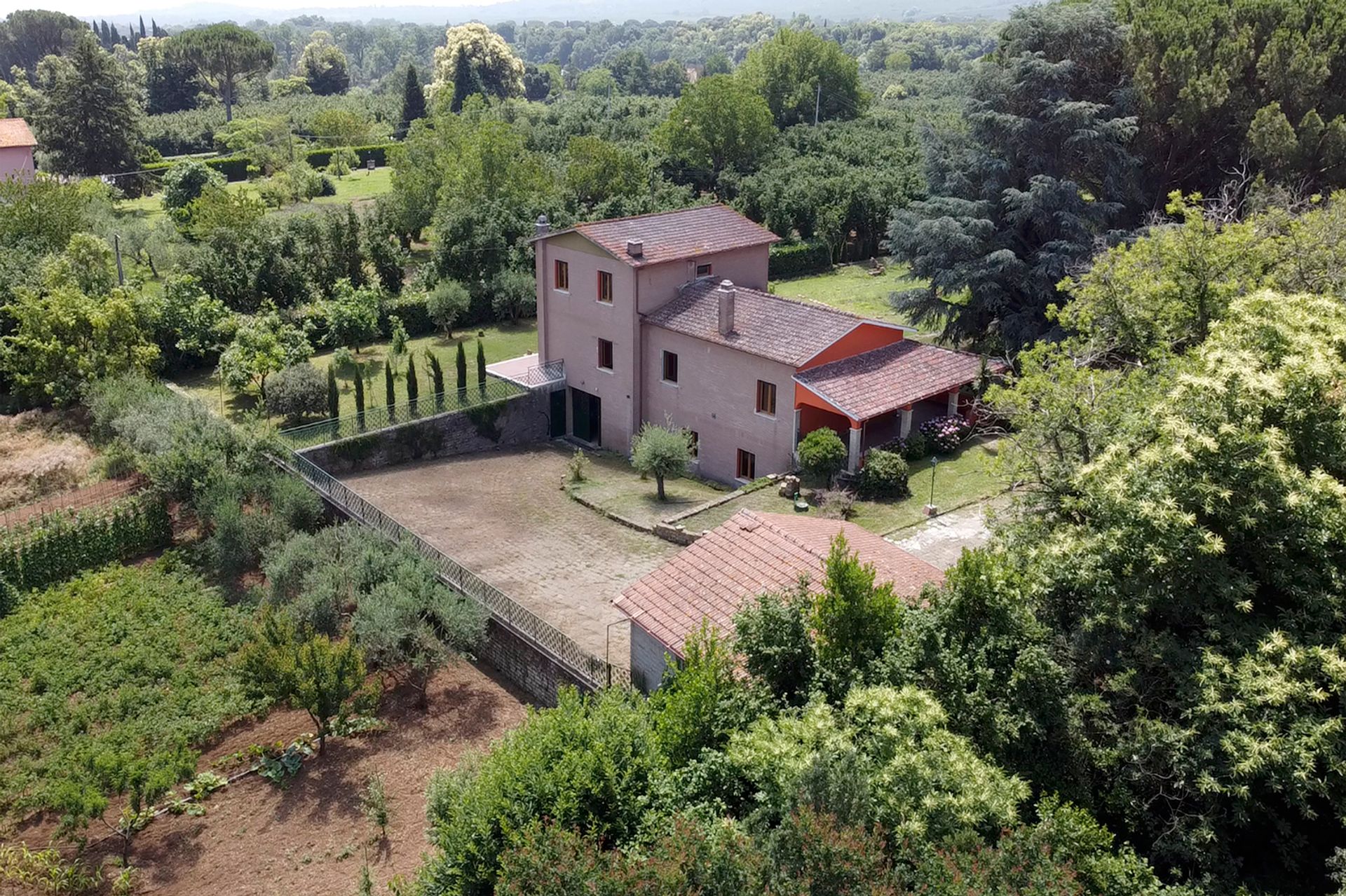 House in Sutri, Lazio 11971919