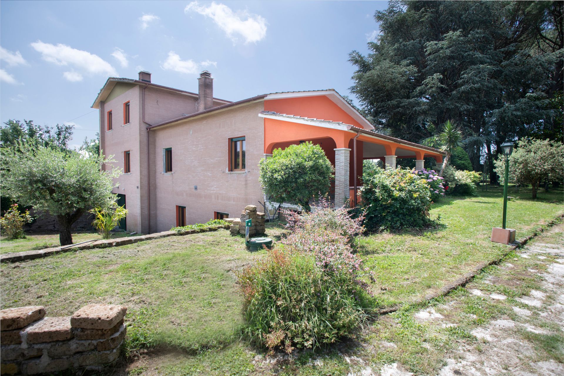 House in Sutri, Lazio 11971919