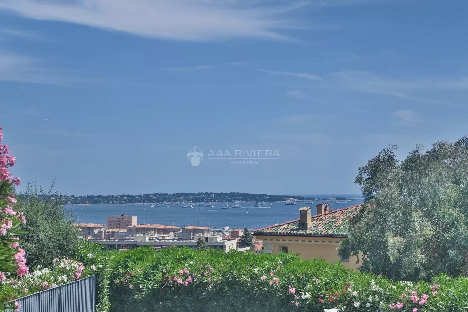 Résidentiel dans Golfe-Juan, Alpes-Maritimes 11973372