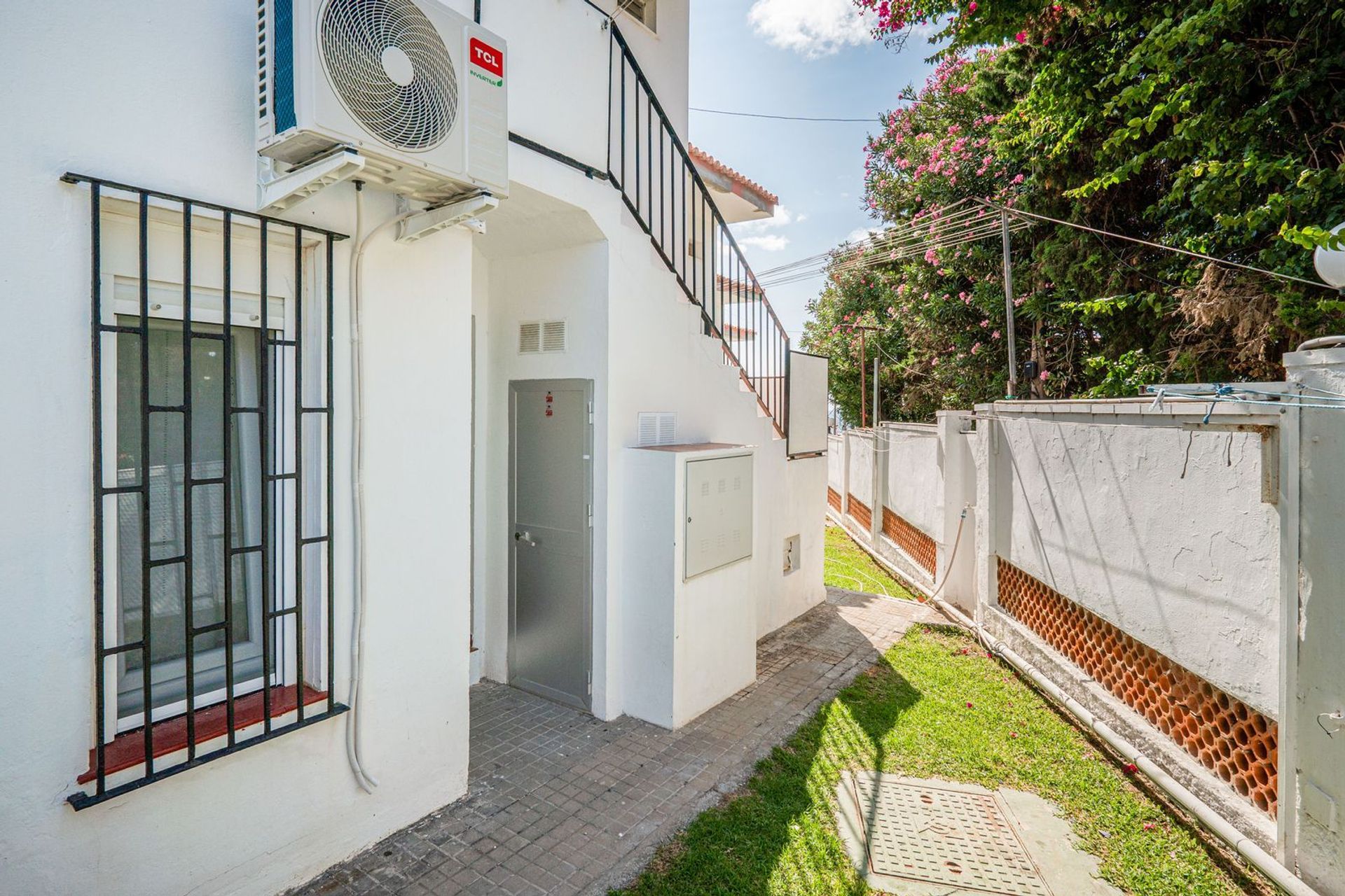 Condominium in Puerto de la Duquesa, Andalusia 11981547