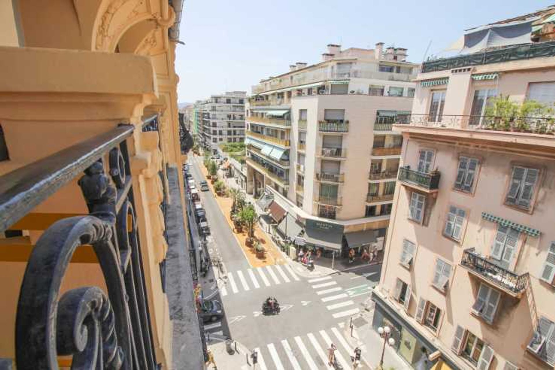 Condominium in Nice, Provence-Alpes-Cote d'Azur 11982916