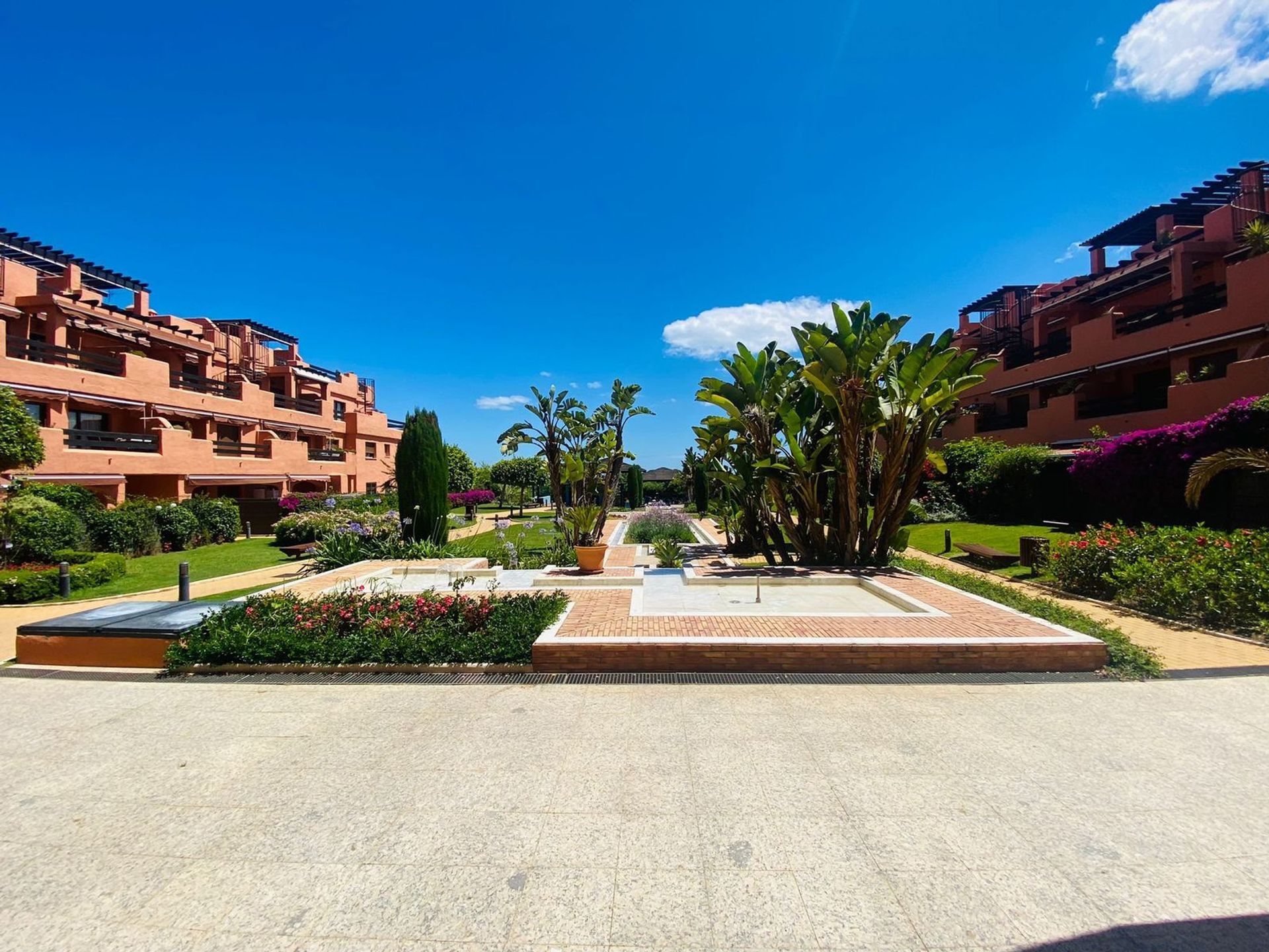 Condominium in Estepona, Andalucía 11989420