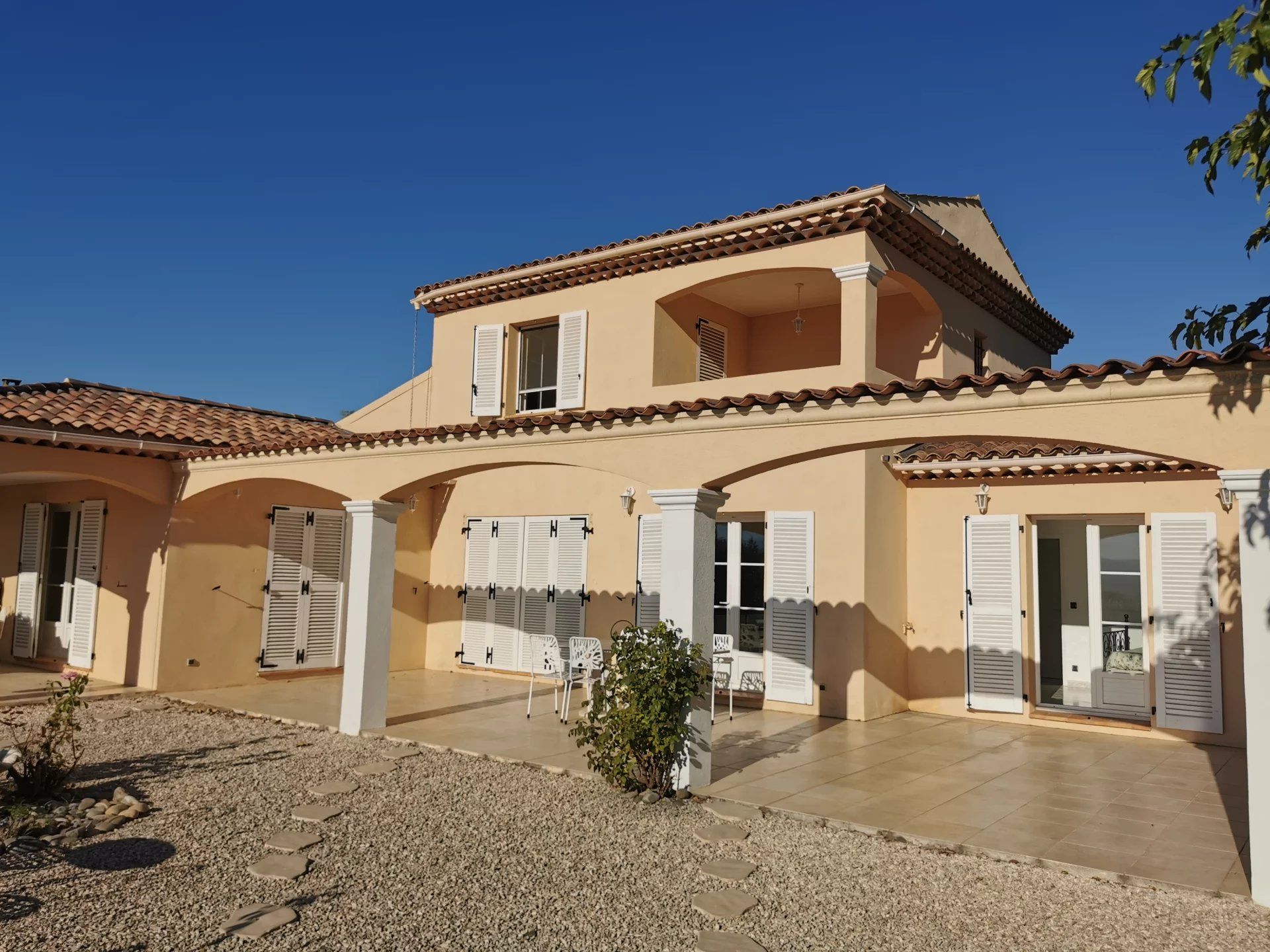 House in Pertuis, Provence-Alpes-Cote d'Azur 11990138