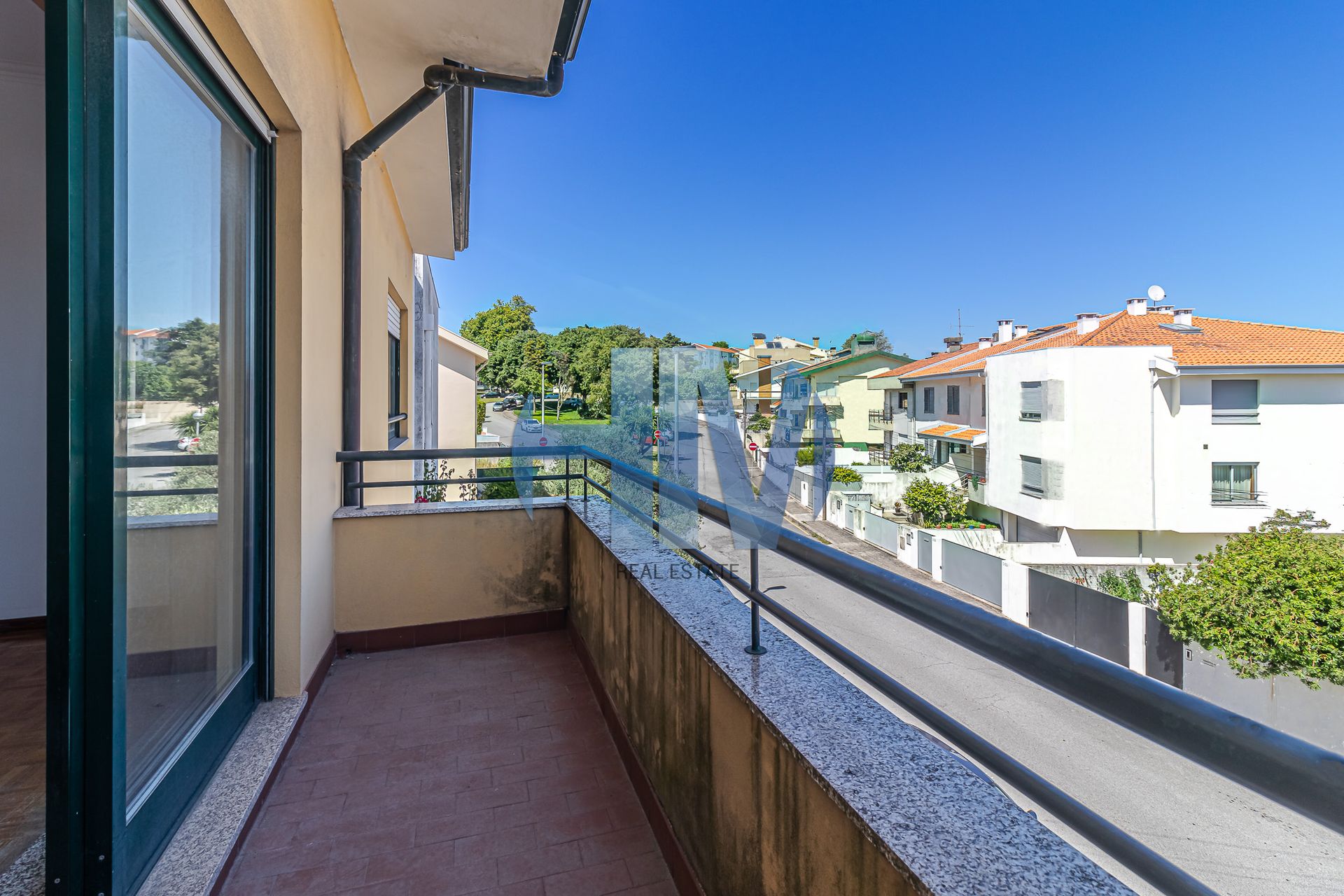 Plusieurs maisons dans Porto, Avenida do Doutor Antunes Guimarães 11990379