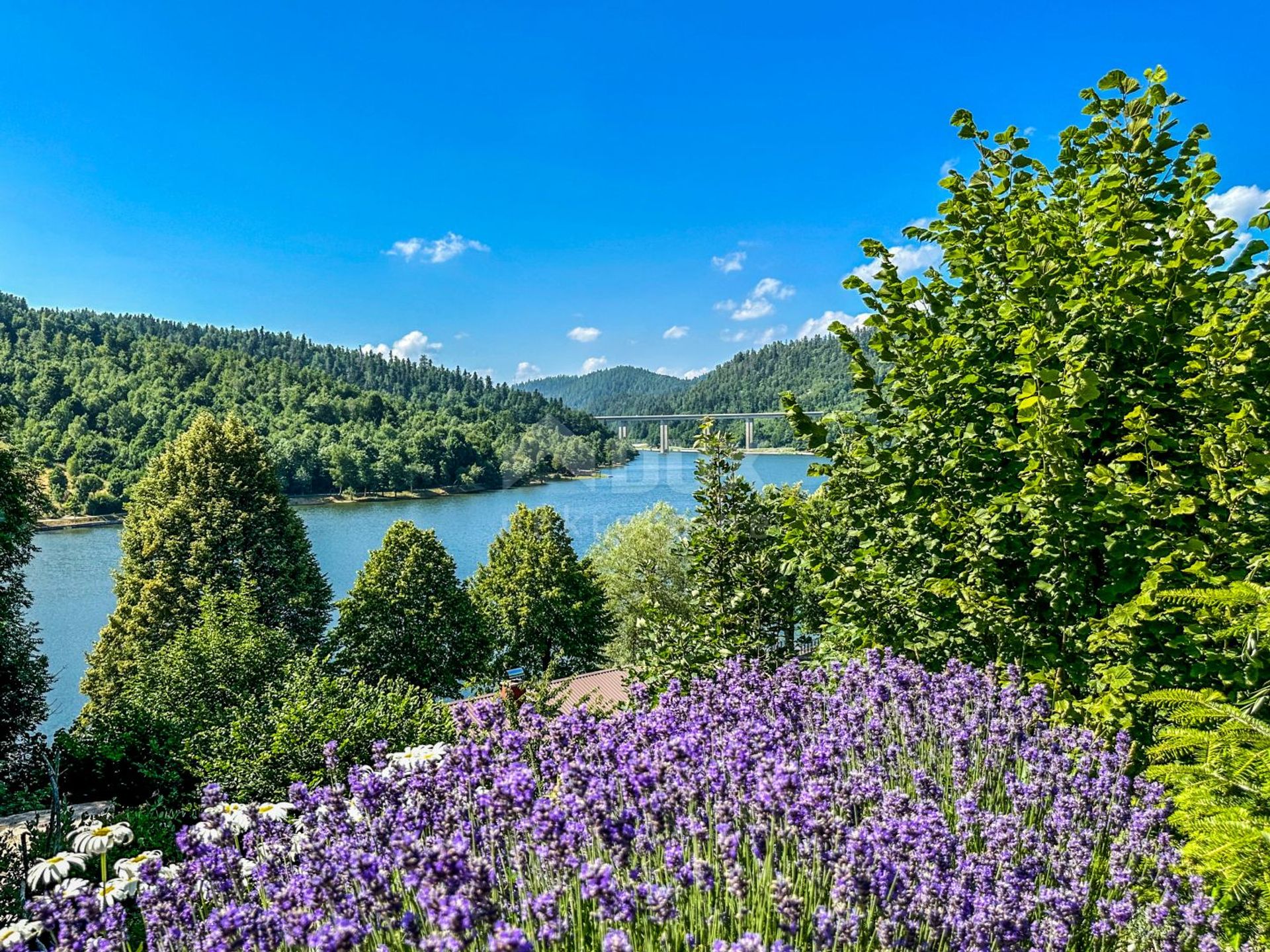 零售 在 Fužine, Croatia, Primorje-Gorski Kotar County 11991310