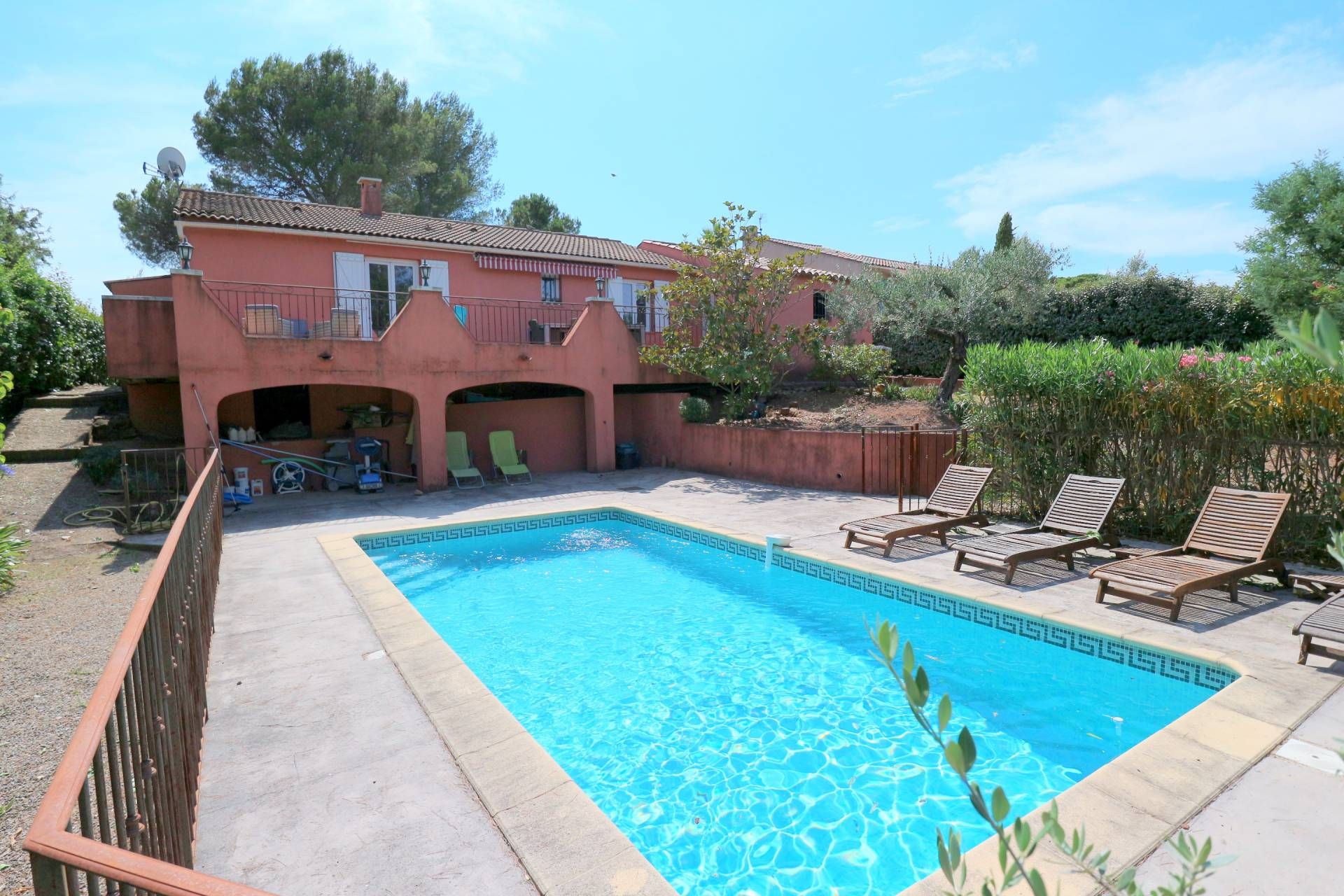 Casa nel Roquebrune-sur-Argens, Provence-Alpes-Côte d'Azur 11996227