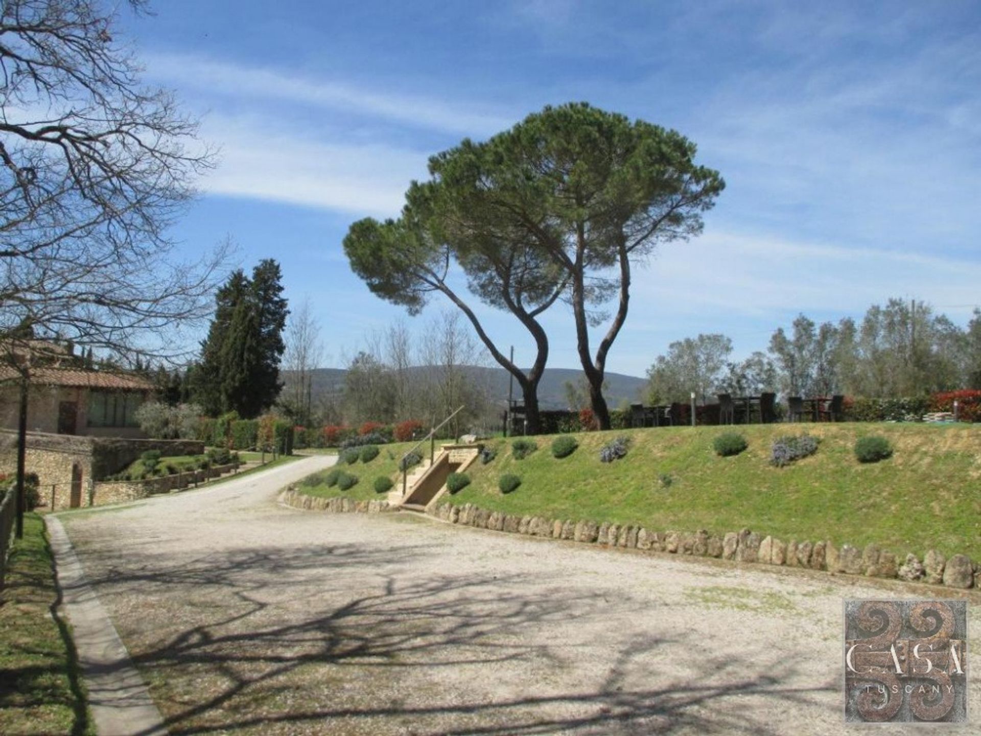 सम्मिलित में San Gimignano, Tuscany 11996288