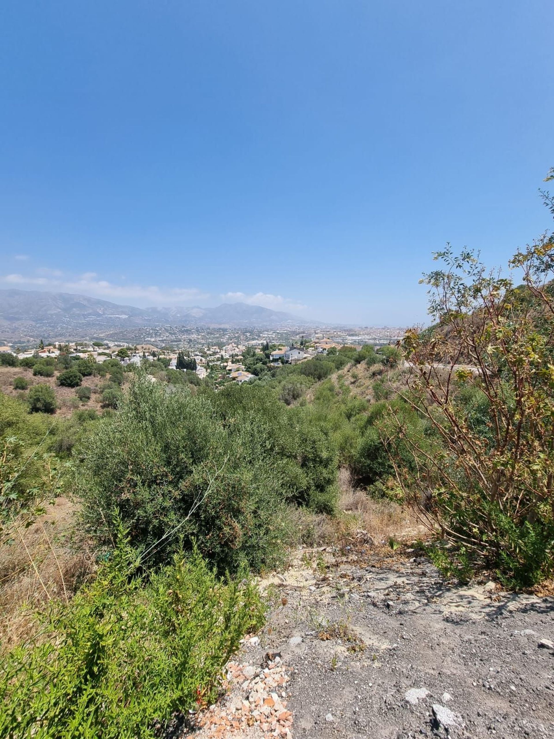 Tanah di Fuengirola, Andalusia 11996960