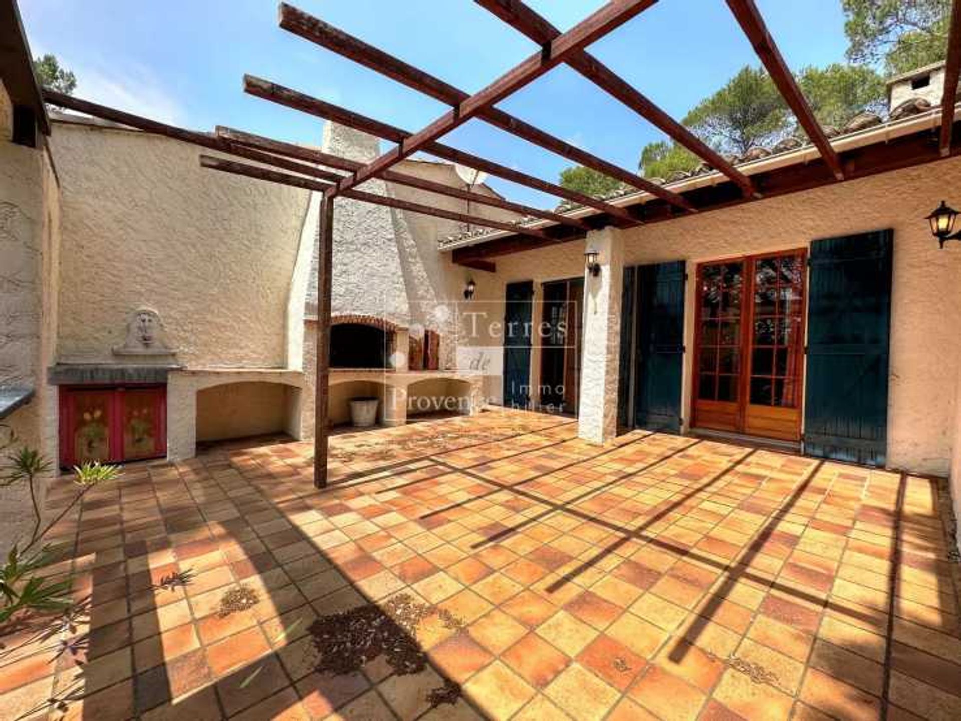 casa en Fox-Amphoux, Provence-Alpes-Côte d'Azur 11997469