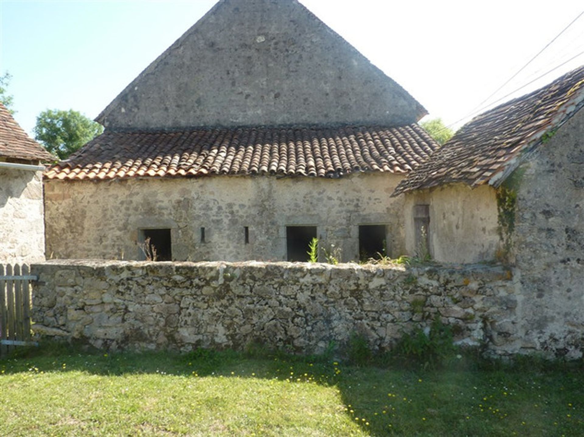 بيت في Saint-Léger-Magnazeix, Nouvelle-Aquitaine 11998460