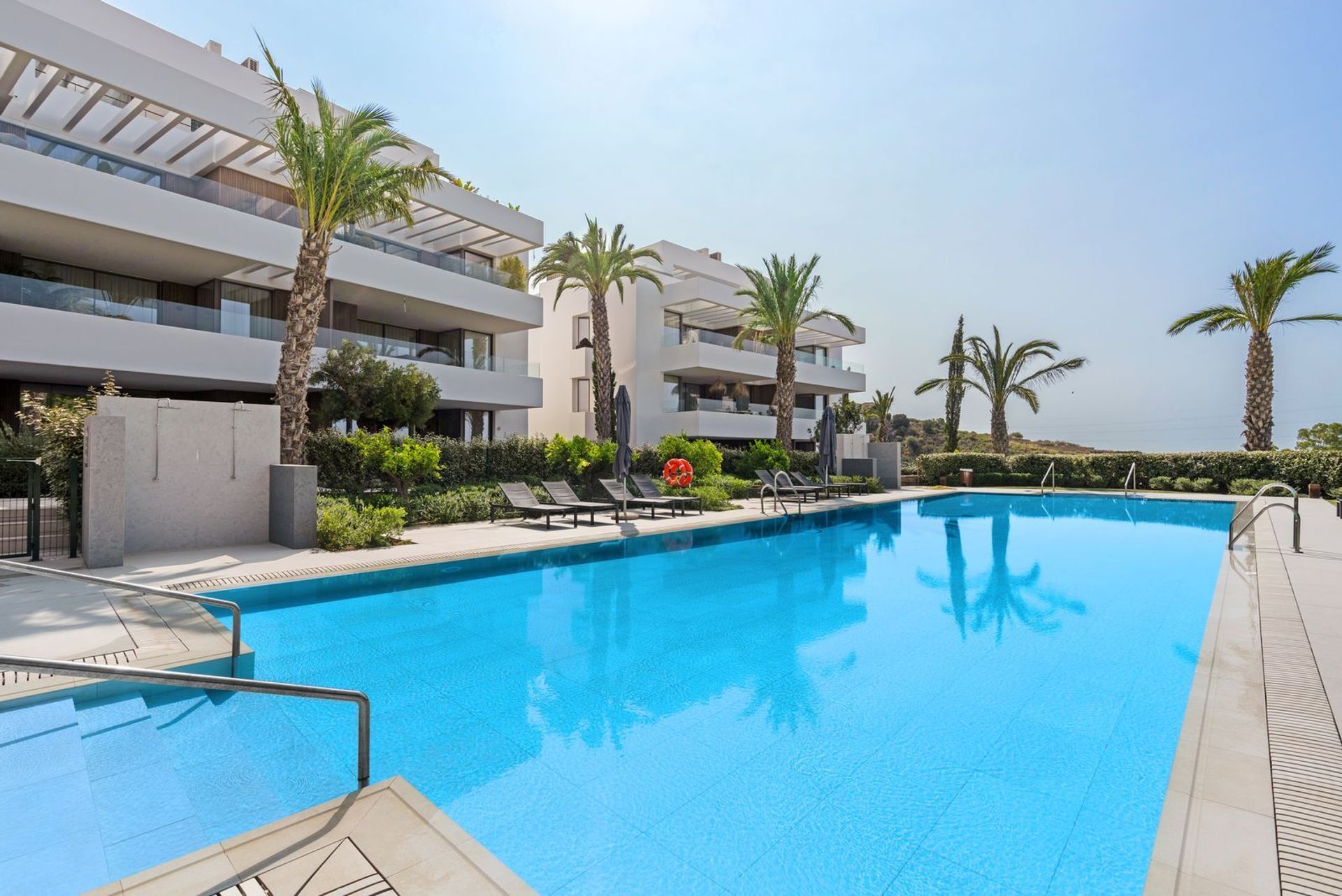 Condominium in Benahavis, Andalusia 11999142